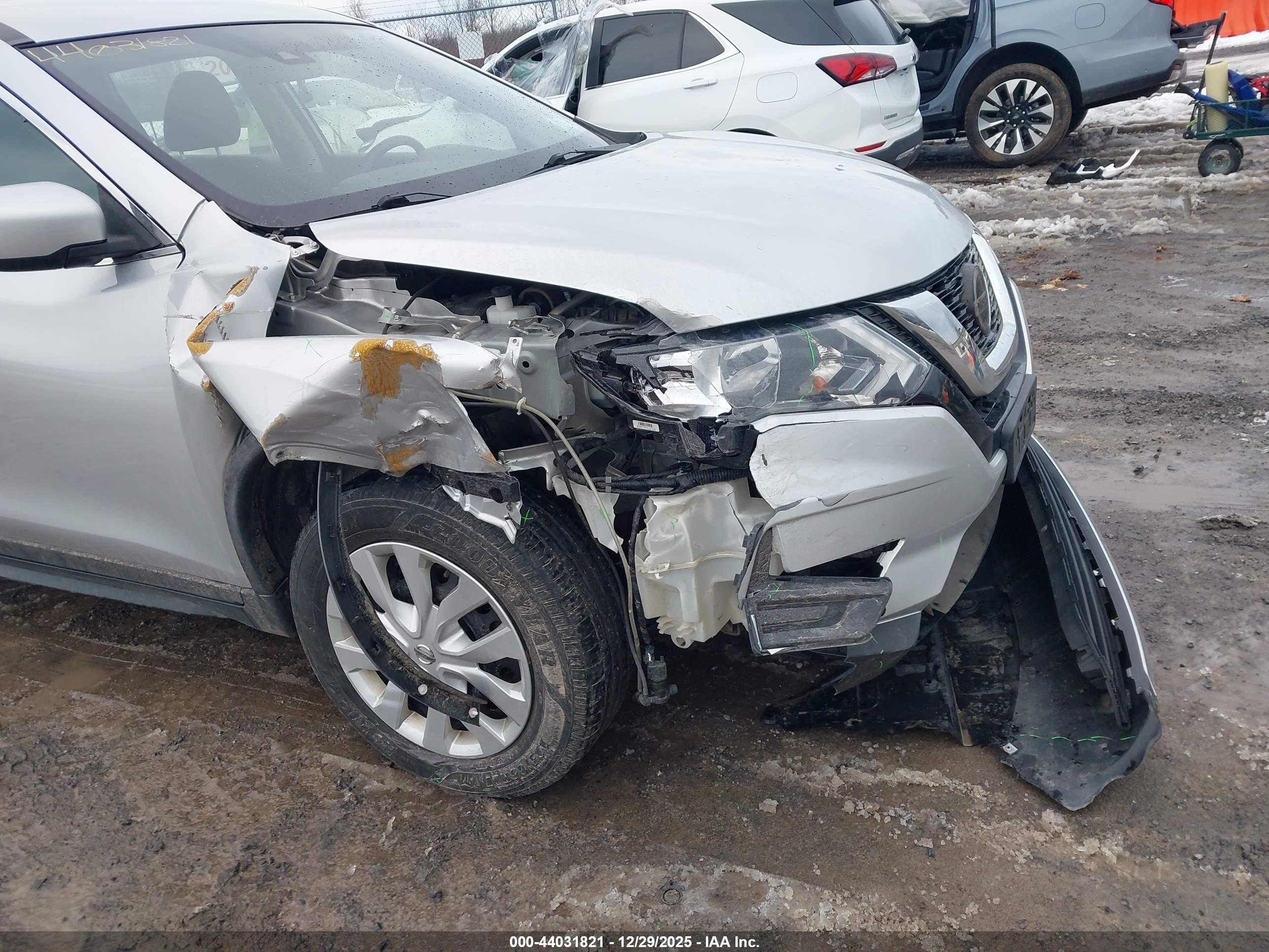 NISSAN ROGUE image 6