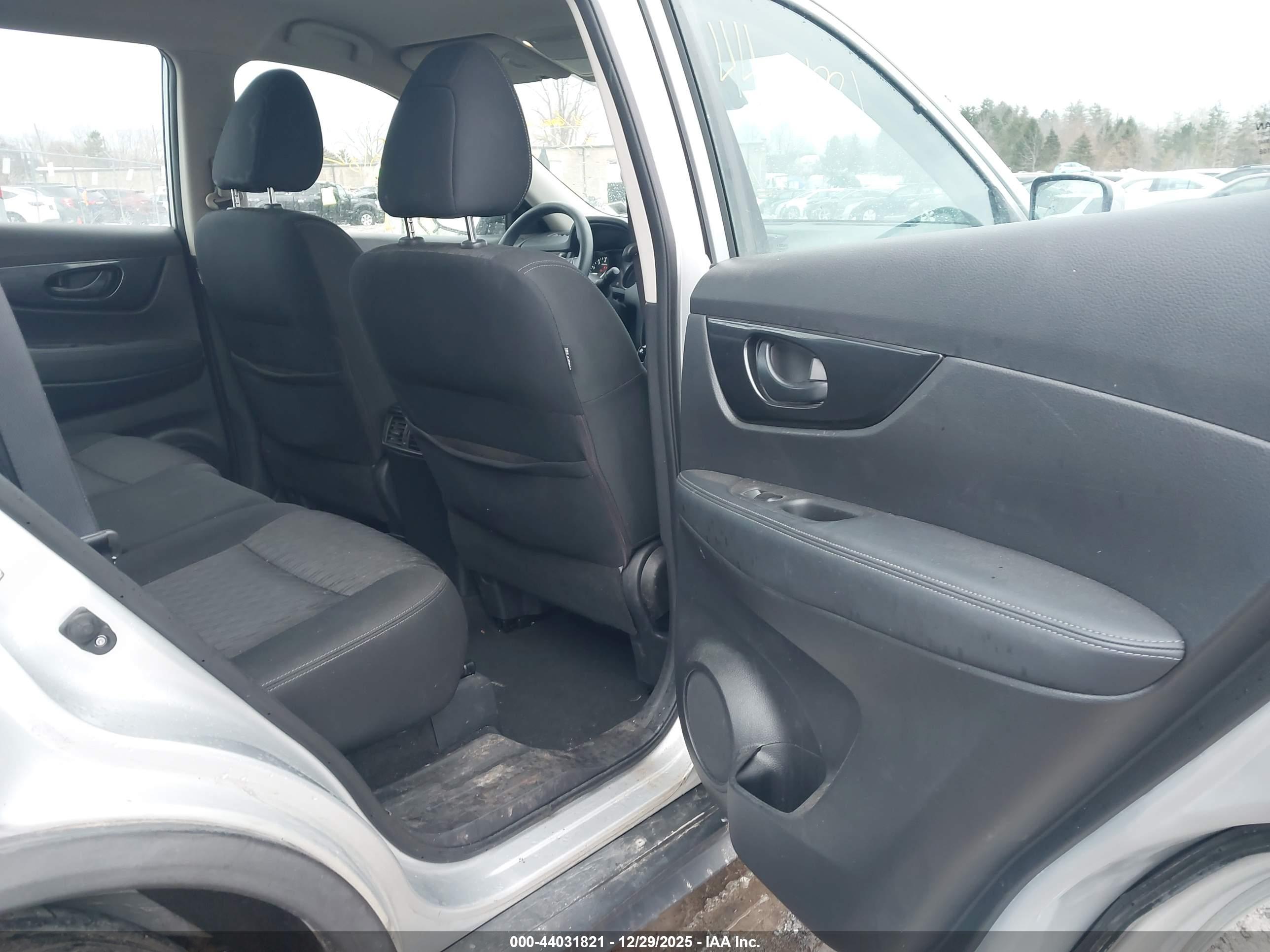 NISSAN ROGUE image 8