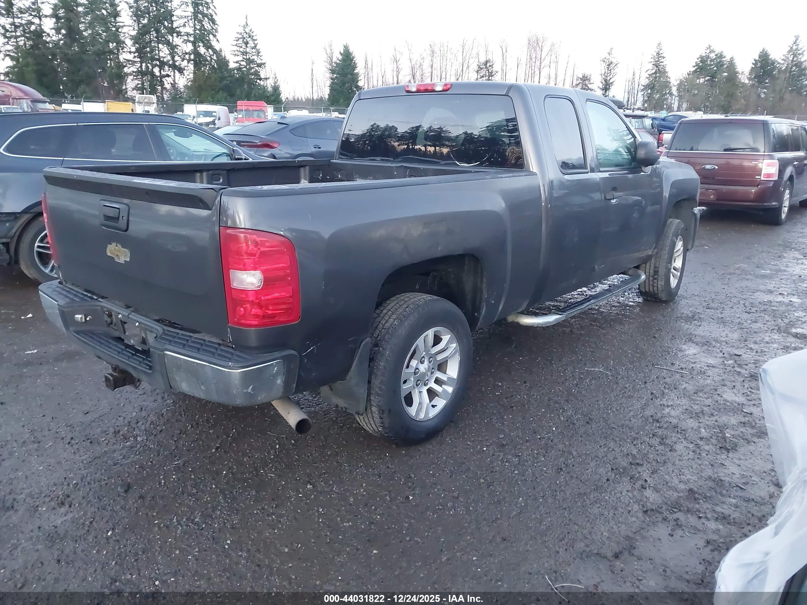 CHEVROLET SILVERADO image 4