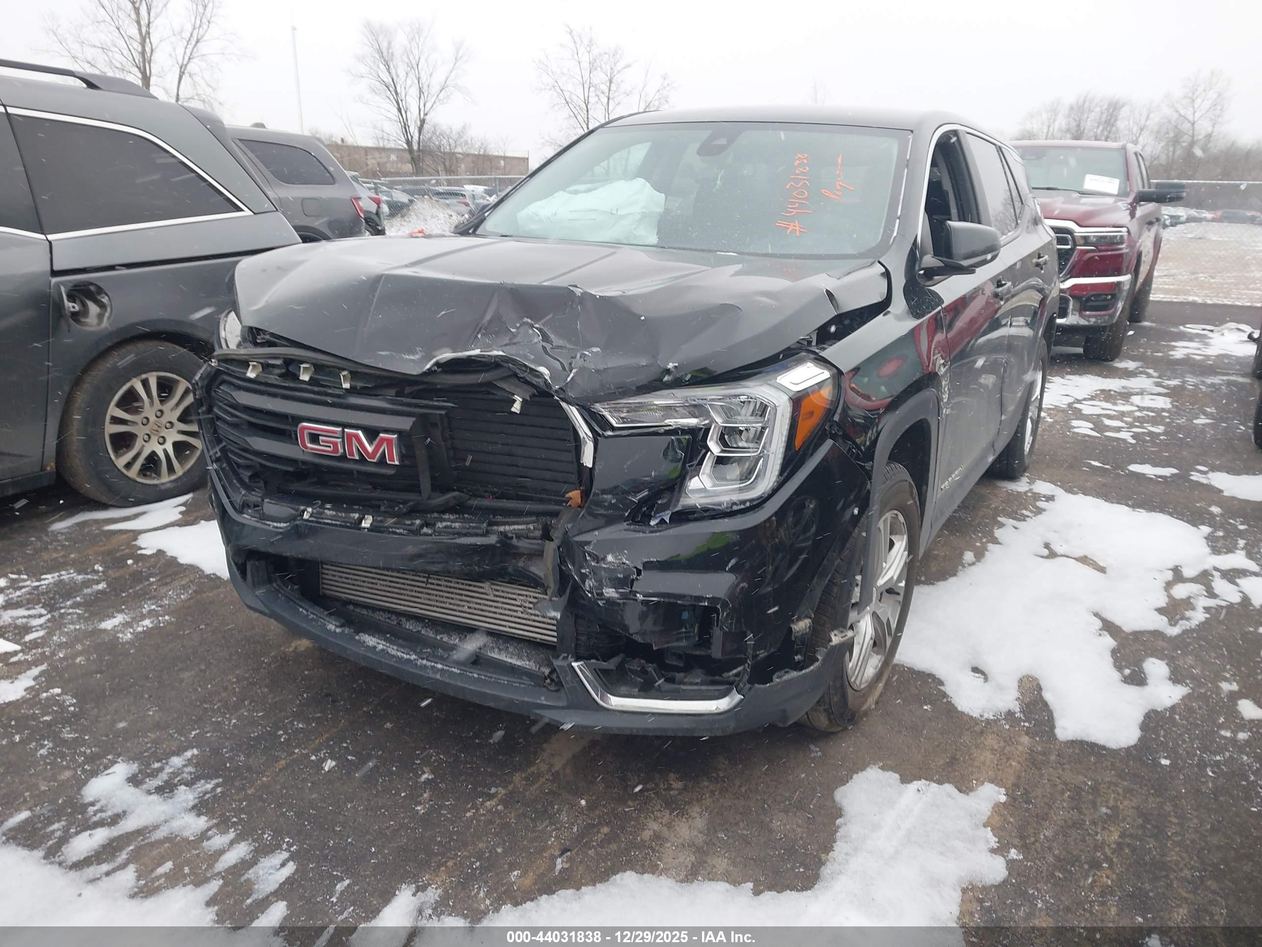 GMC TERRAIN image 2