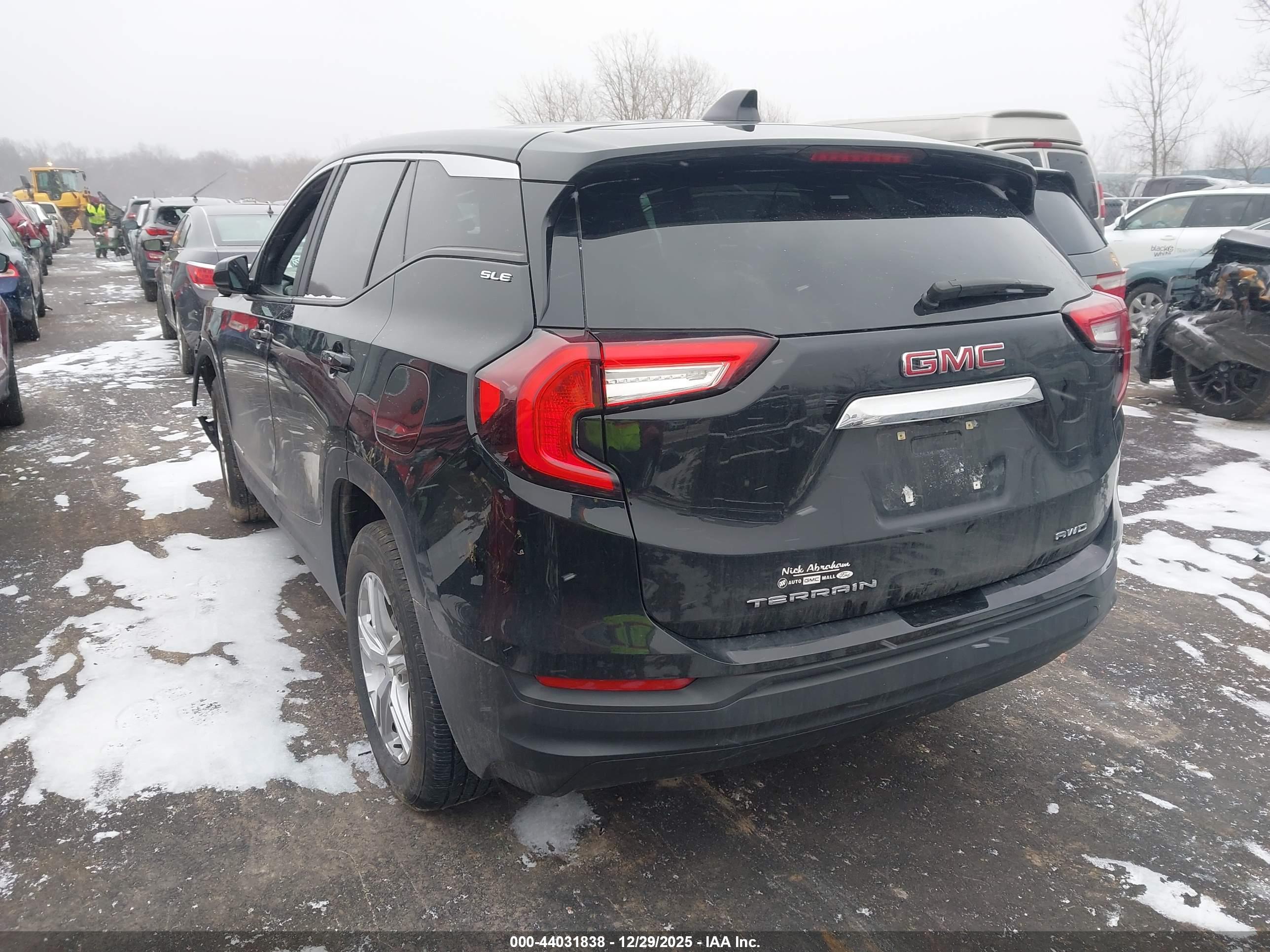 GMC TERRAIN image 3