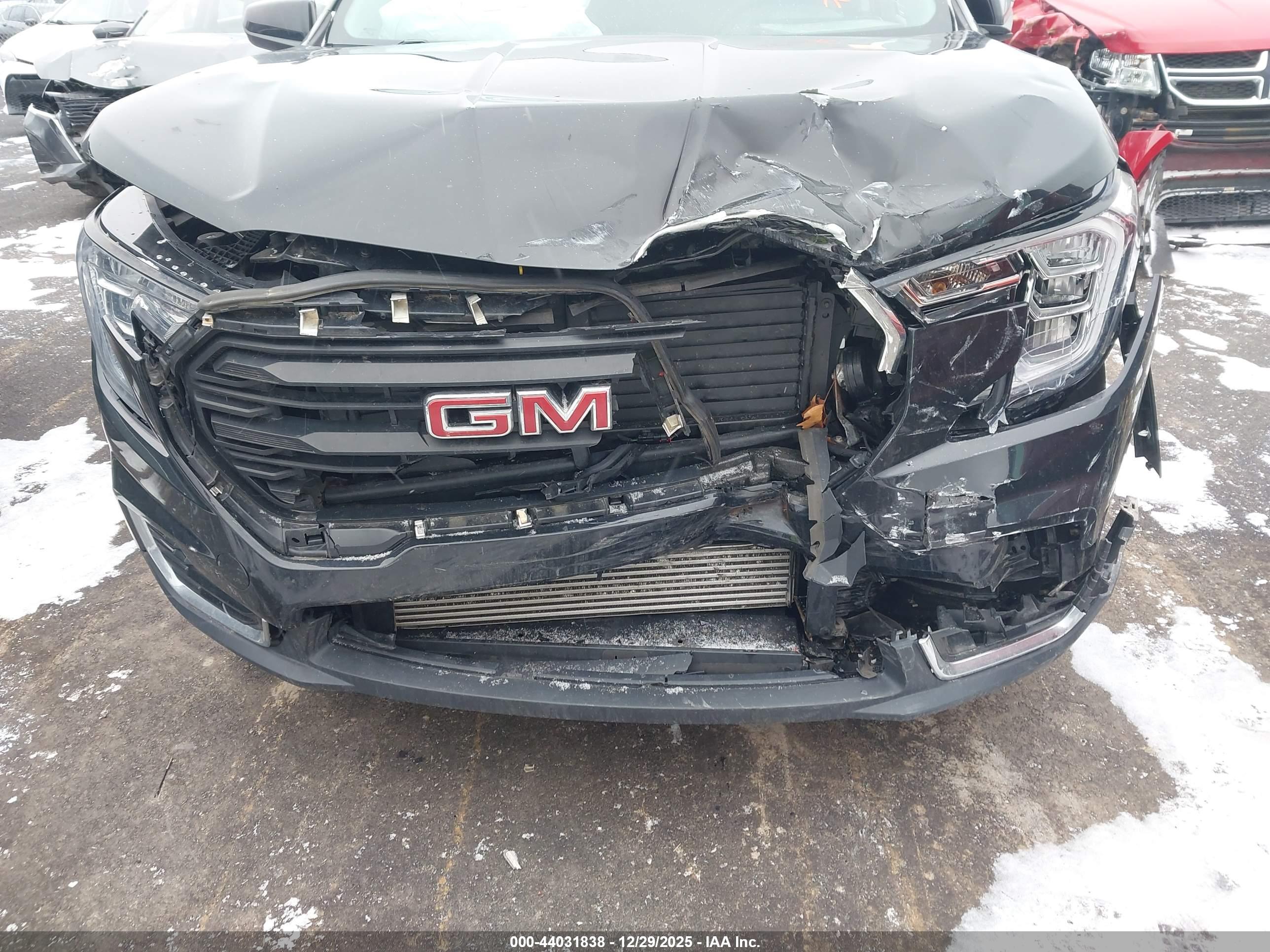 GMC TERRAIN image 6