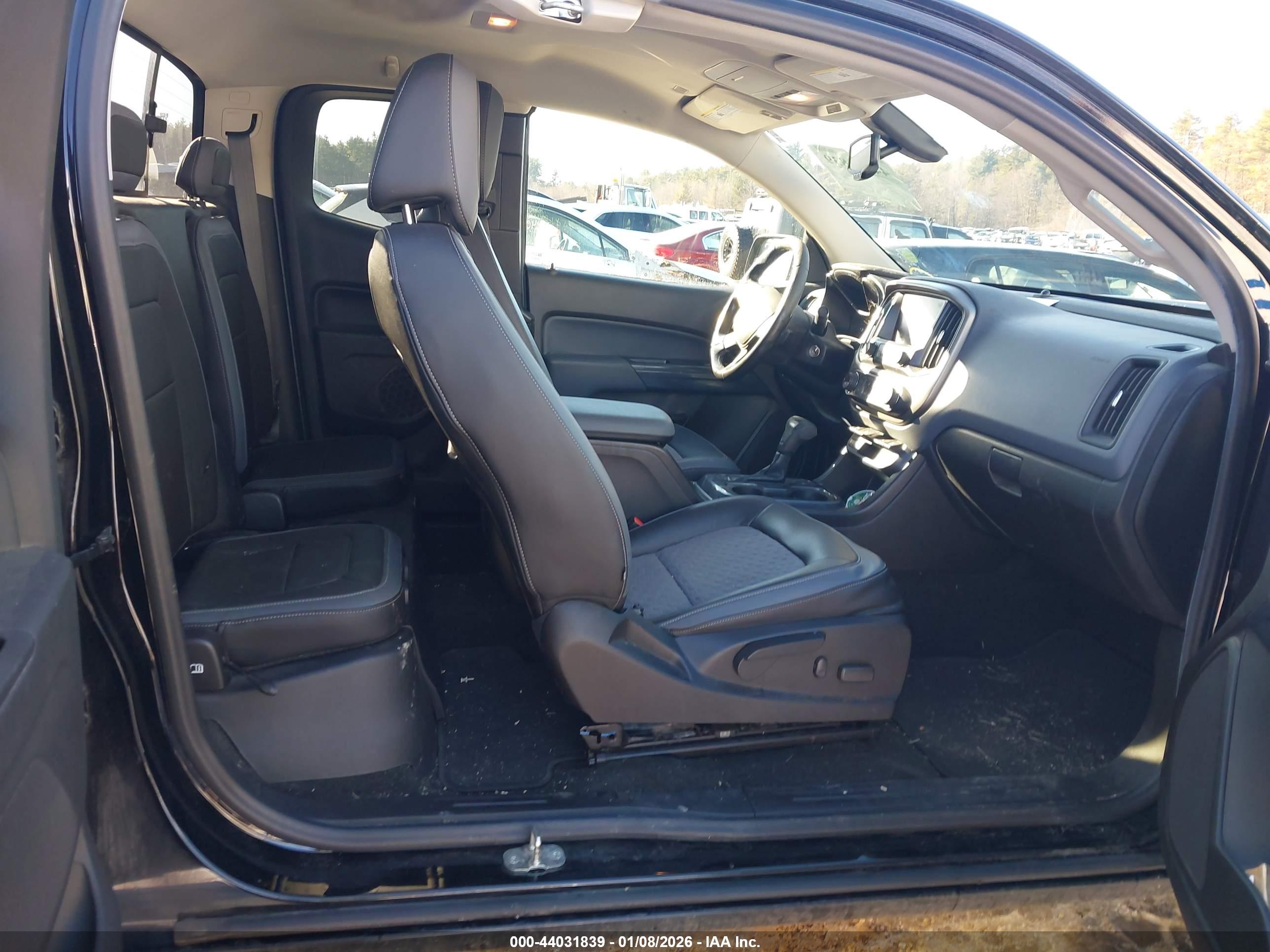 CHEVROLET COLORADO image 8