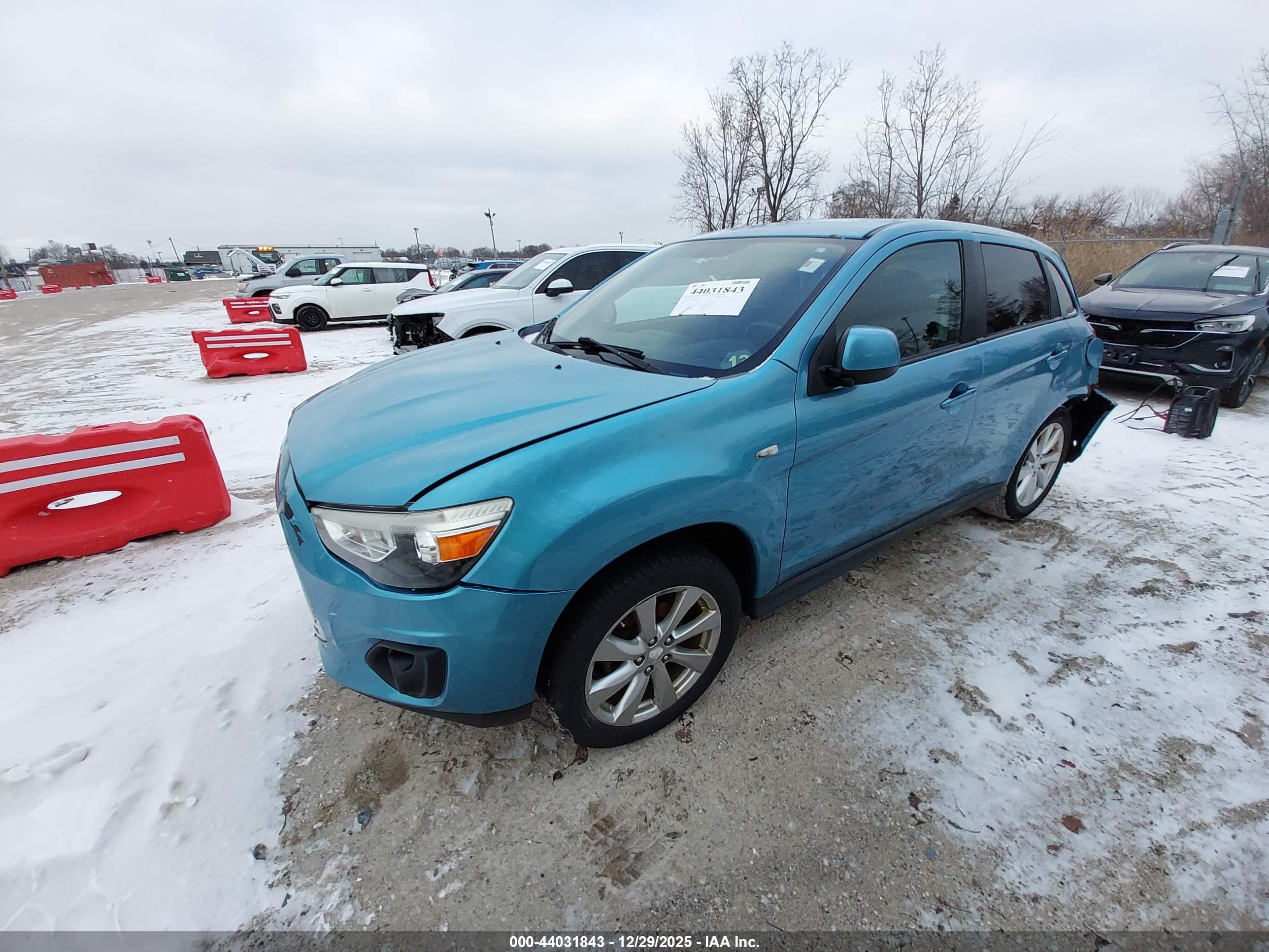 MITSUBISHI OUTLANDER image 2