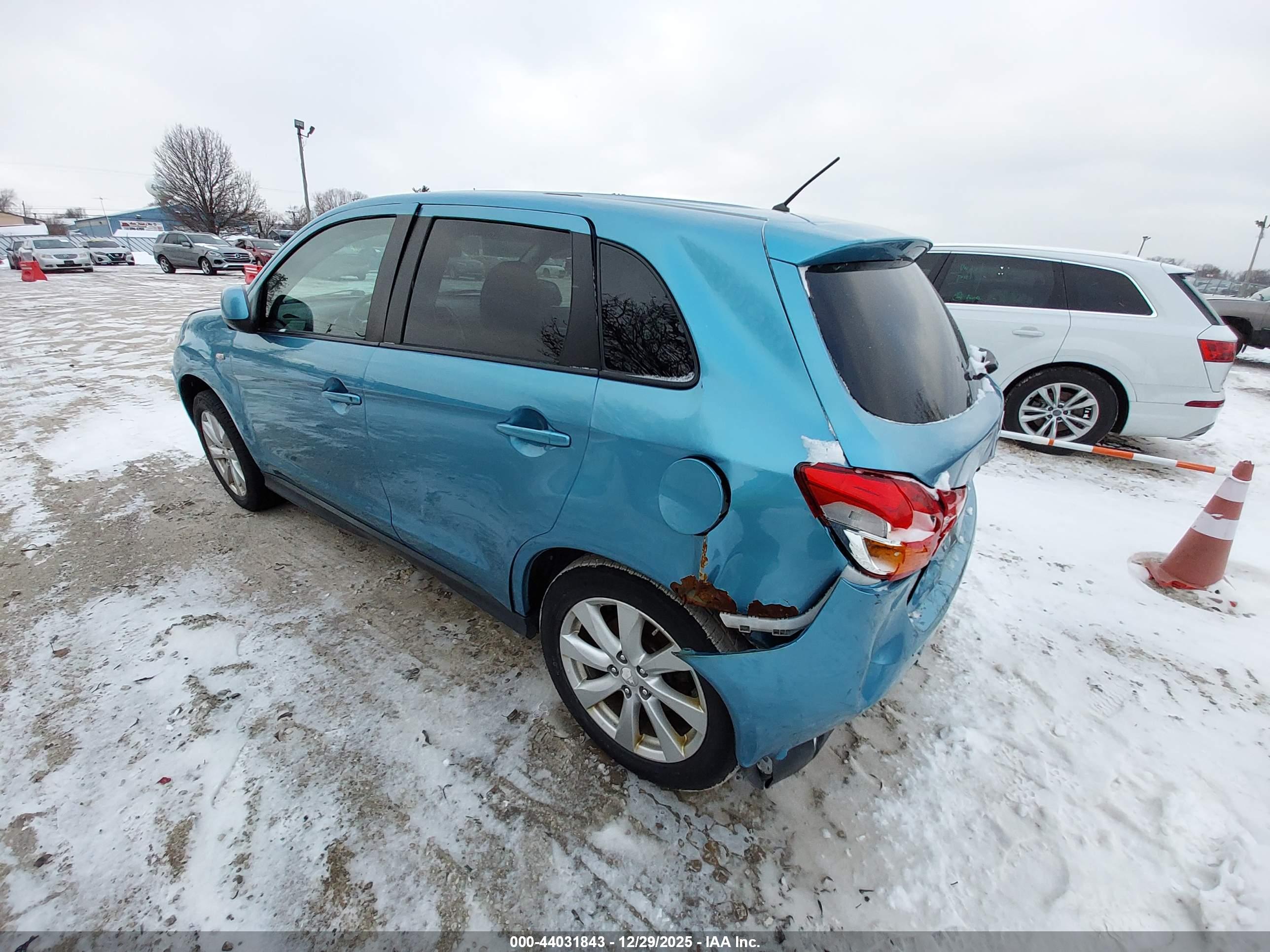 MITSUBISHI OUTLANDER image 3