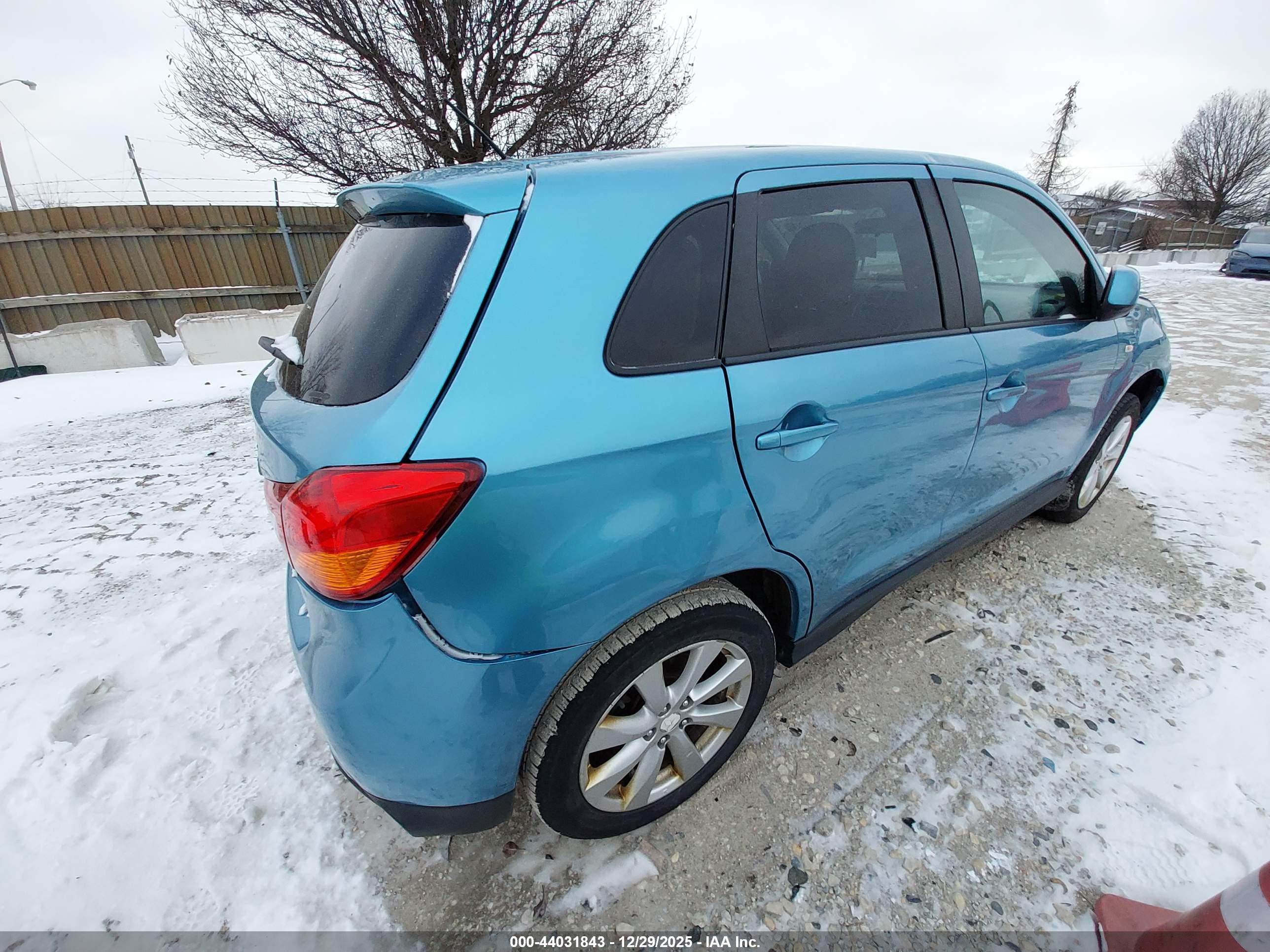 MITSUBISHI OUTLANDER image 4