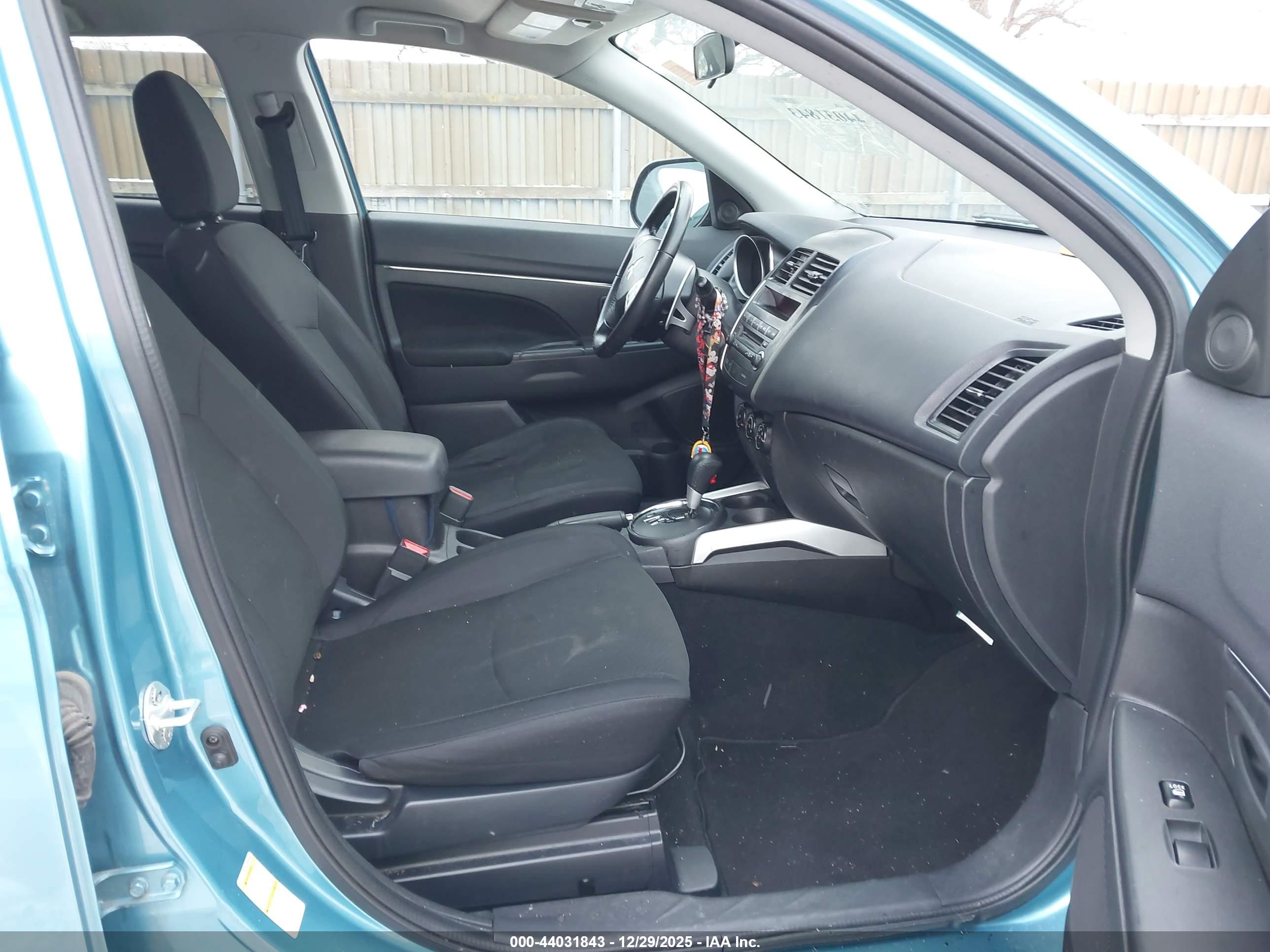 MITSUBISHI OUTLANDER image 5