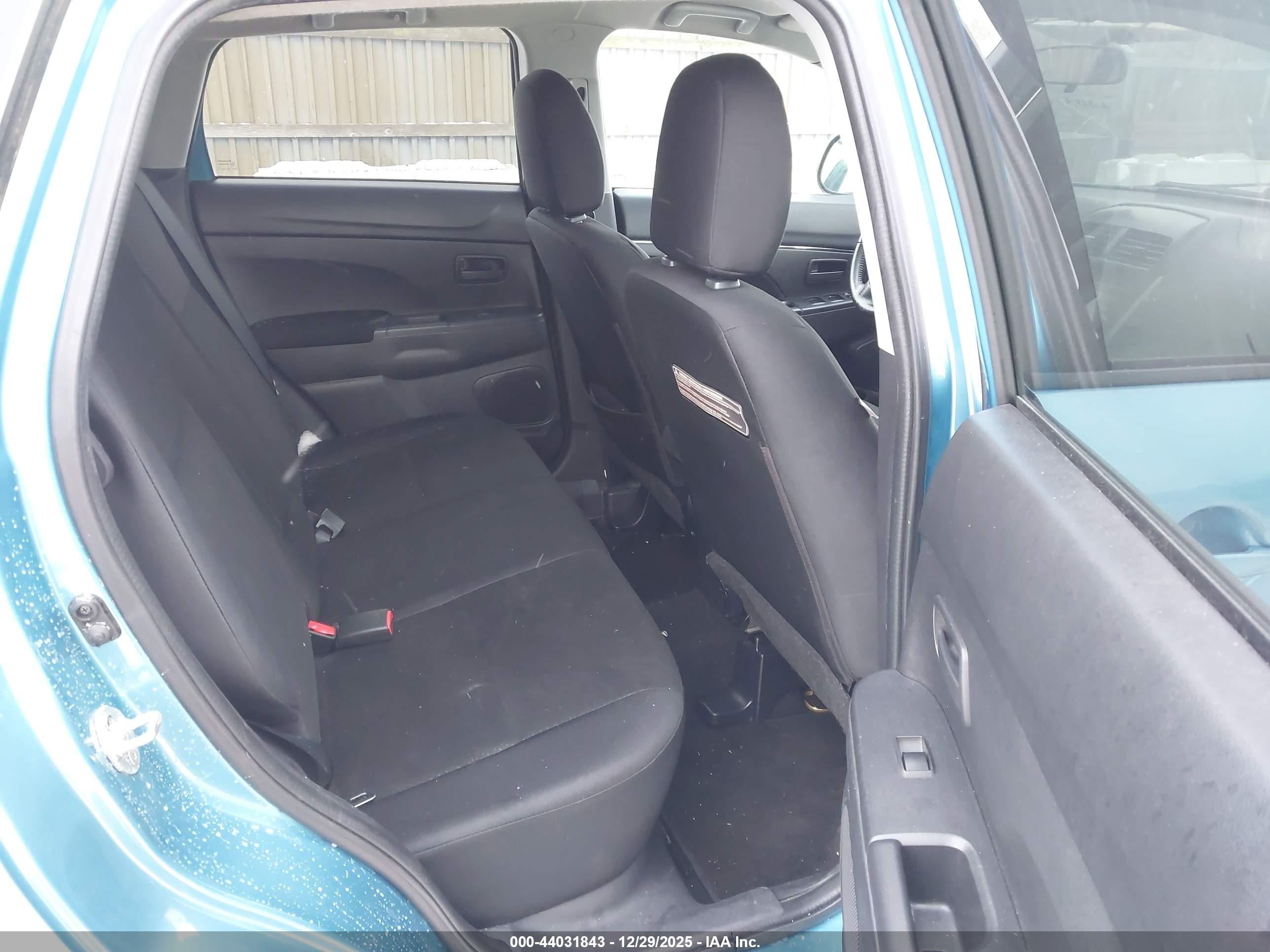 MITSUBISHI OUTLANDER image 8
