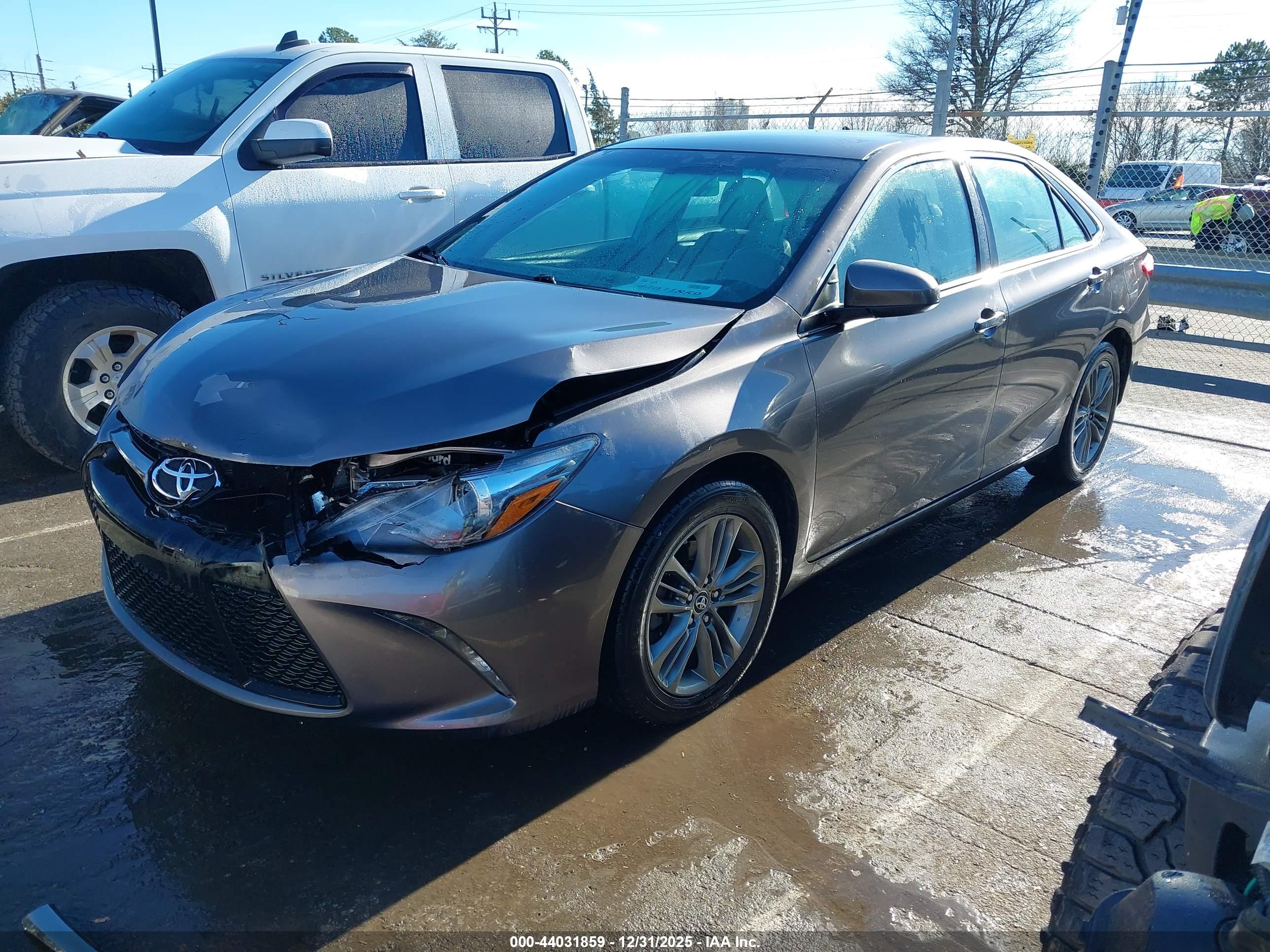 TOYOTA CAMRY image 2