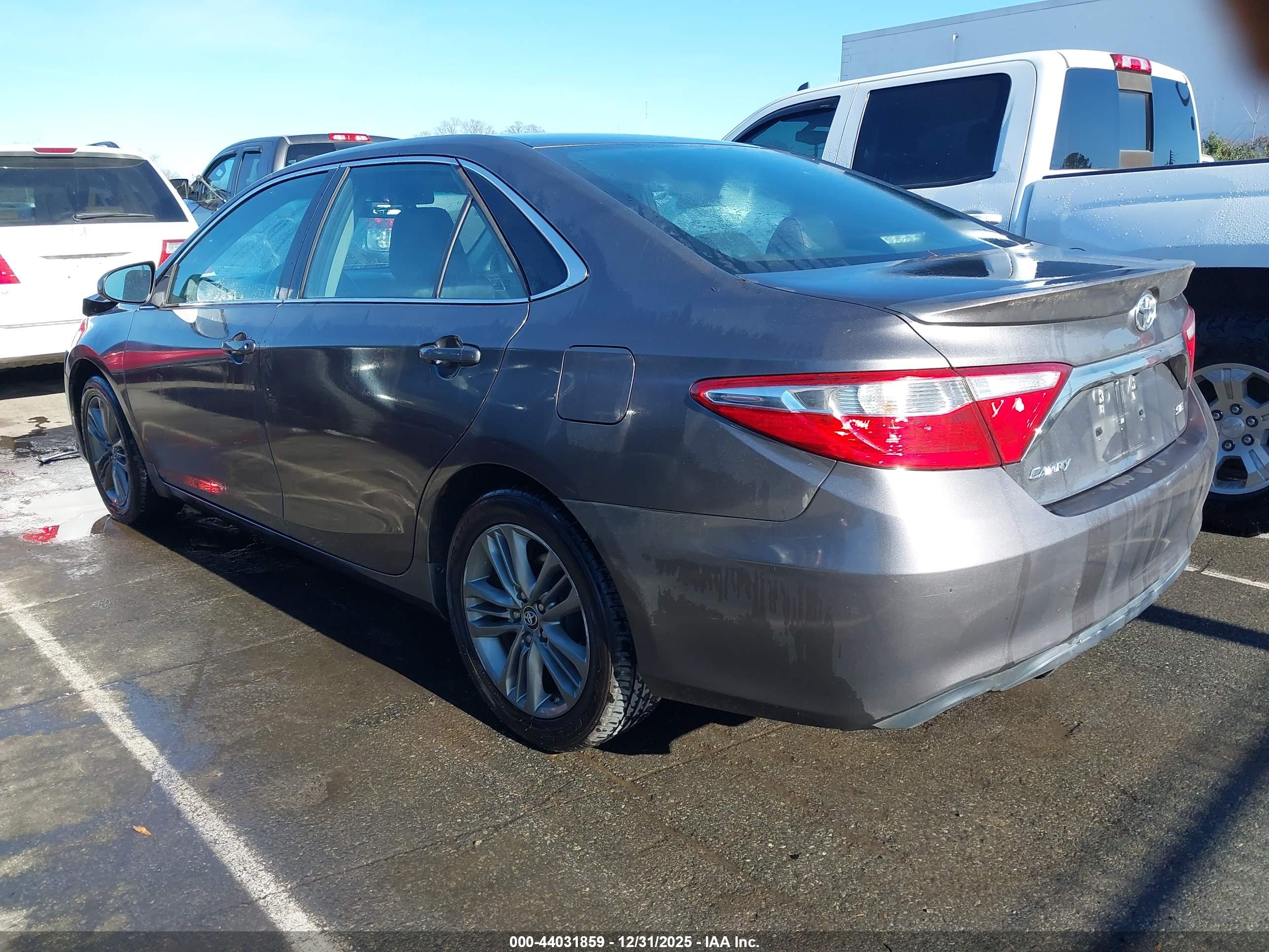 TOYOTA CAMRY image 3