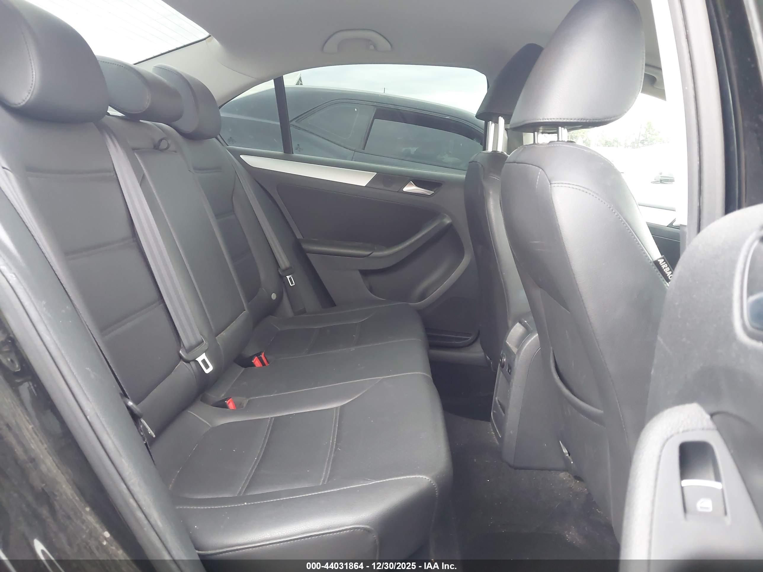 VOLKSWAGEN JETTA image 8