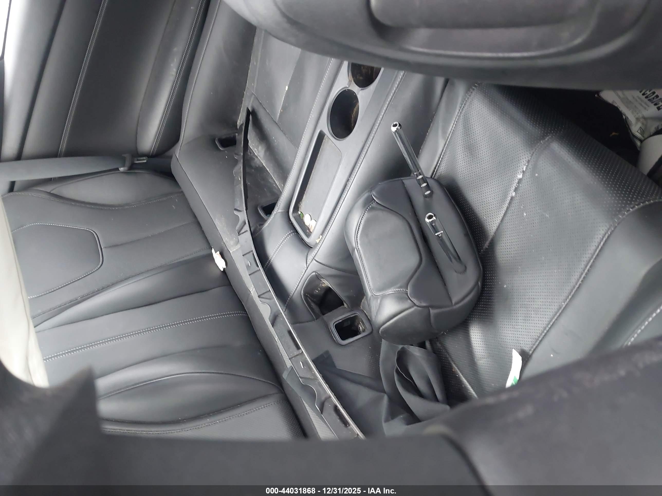 INFINITI Q60 image 8