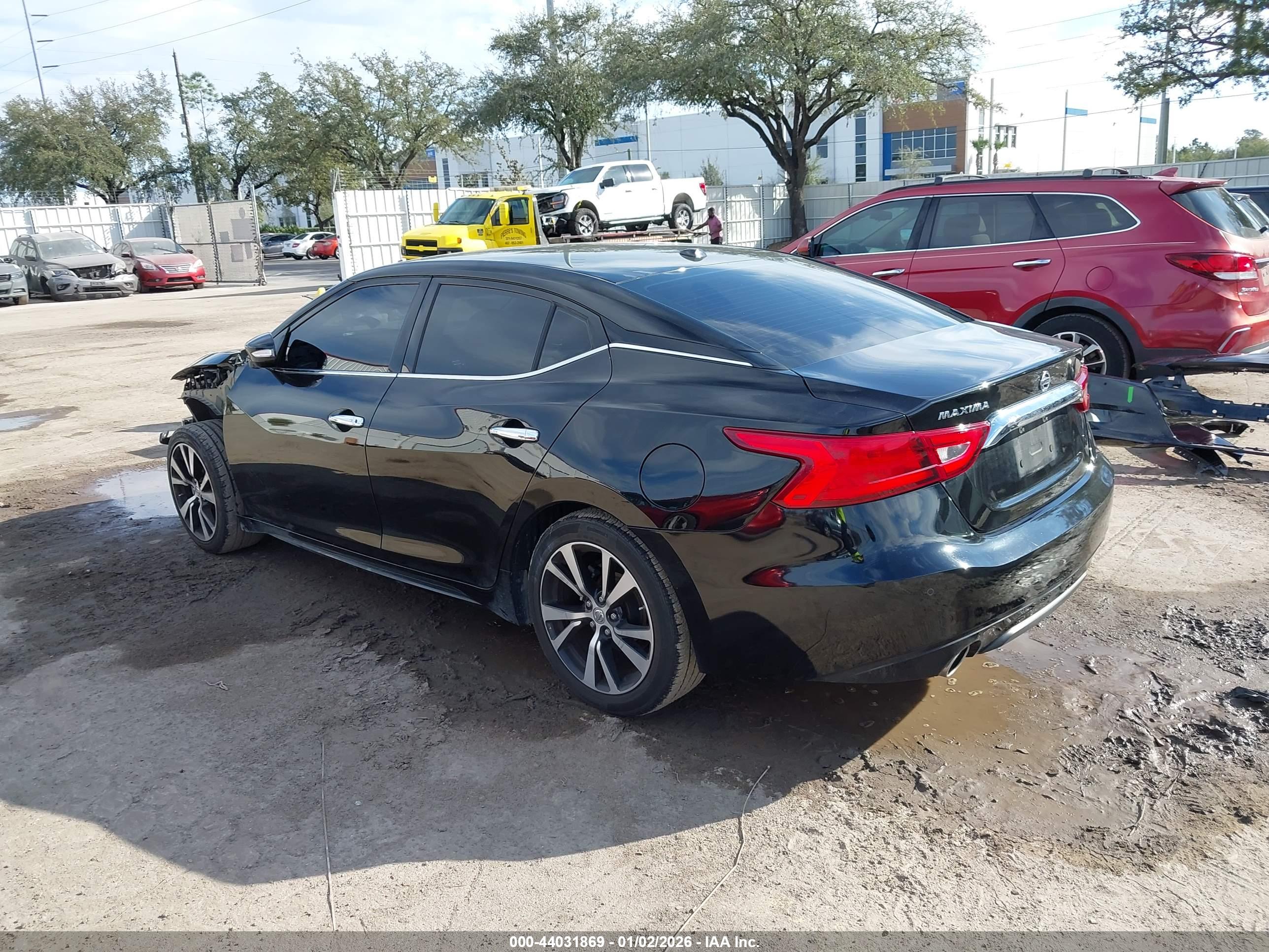 NISSAN MAXIMA image 3
