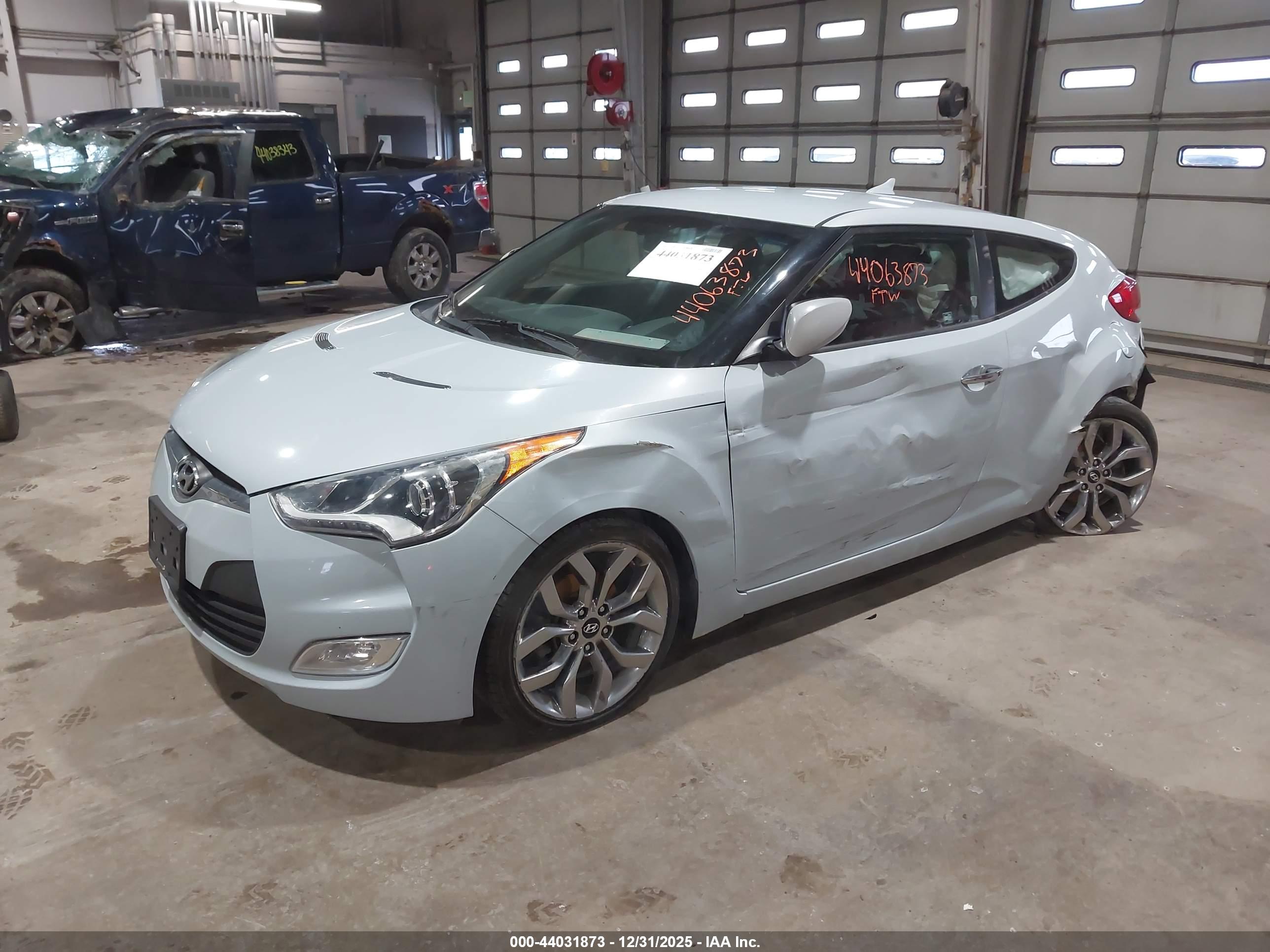 HYUNDAI VELOSTER image 2