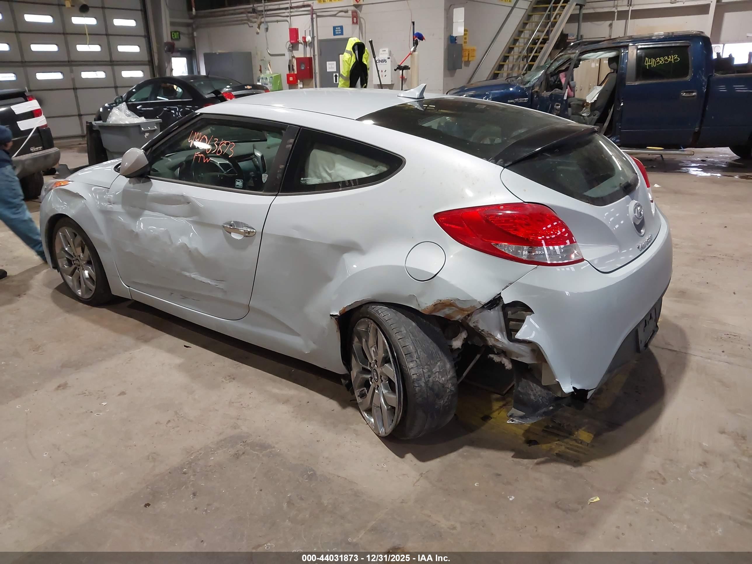 HYUNDAI VELOSTER image 3
