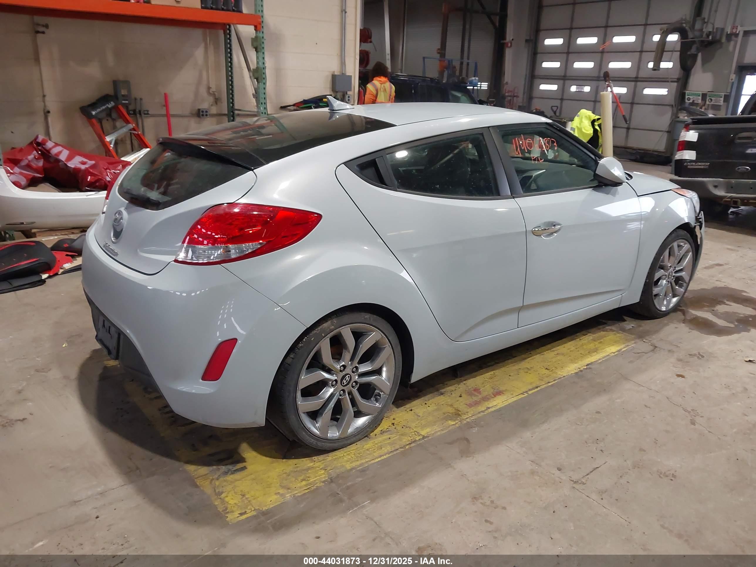 HYUNDAI VELOSTER image 4