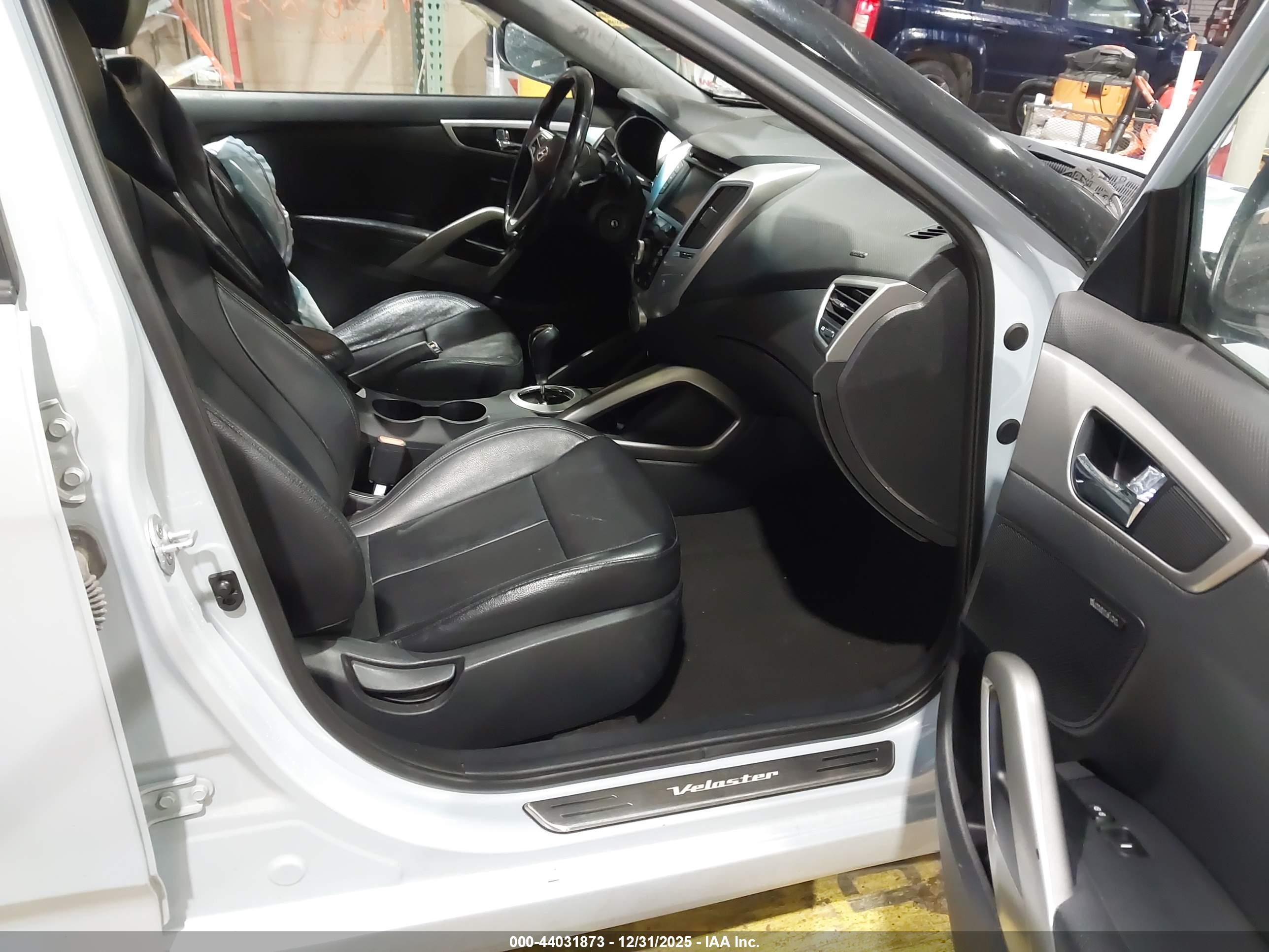 HYUNDAI VELOSTER image 5