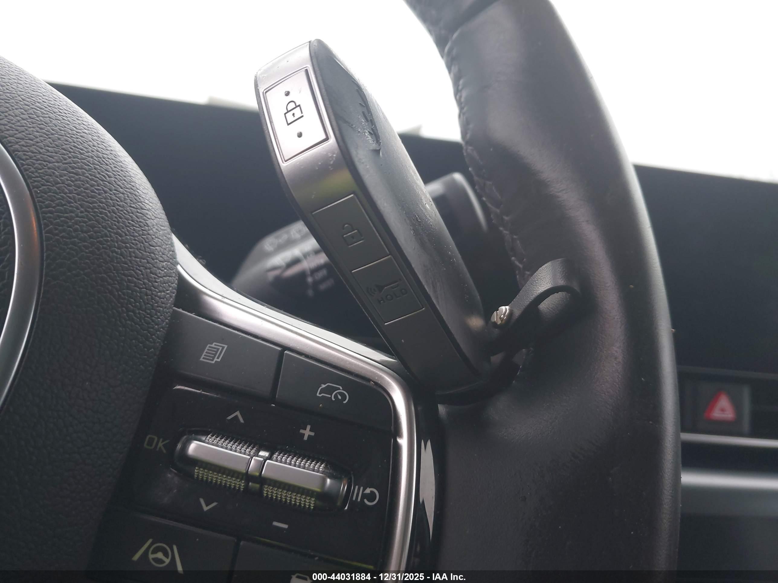 KIA CARNIVAL image 11