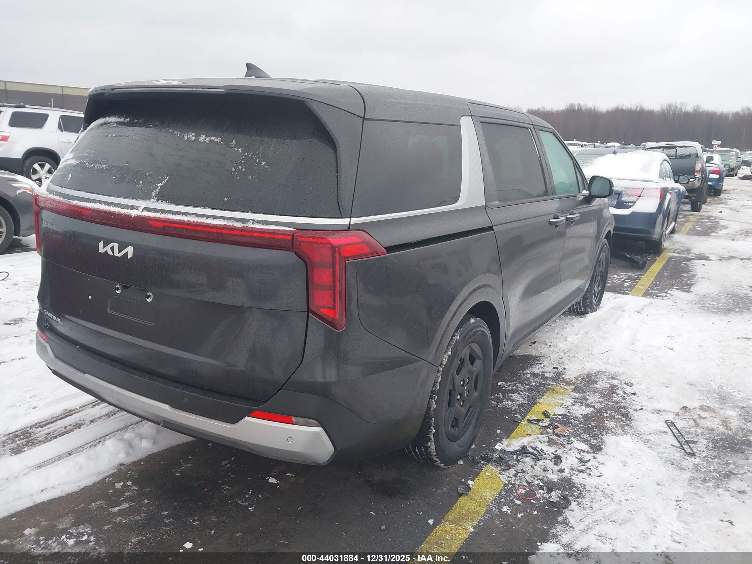 KIA CARNIVAL image 4