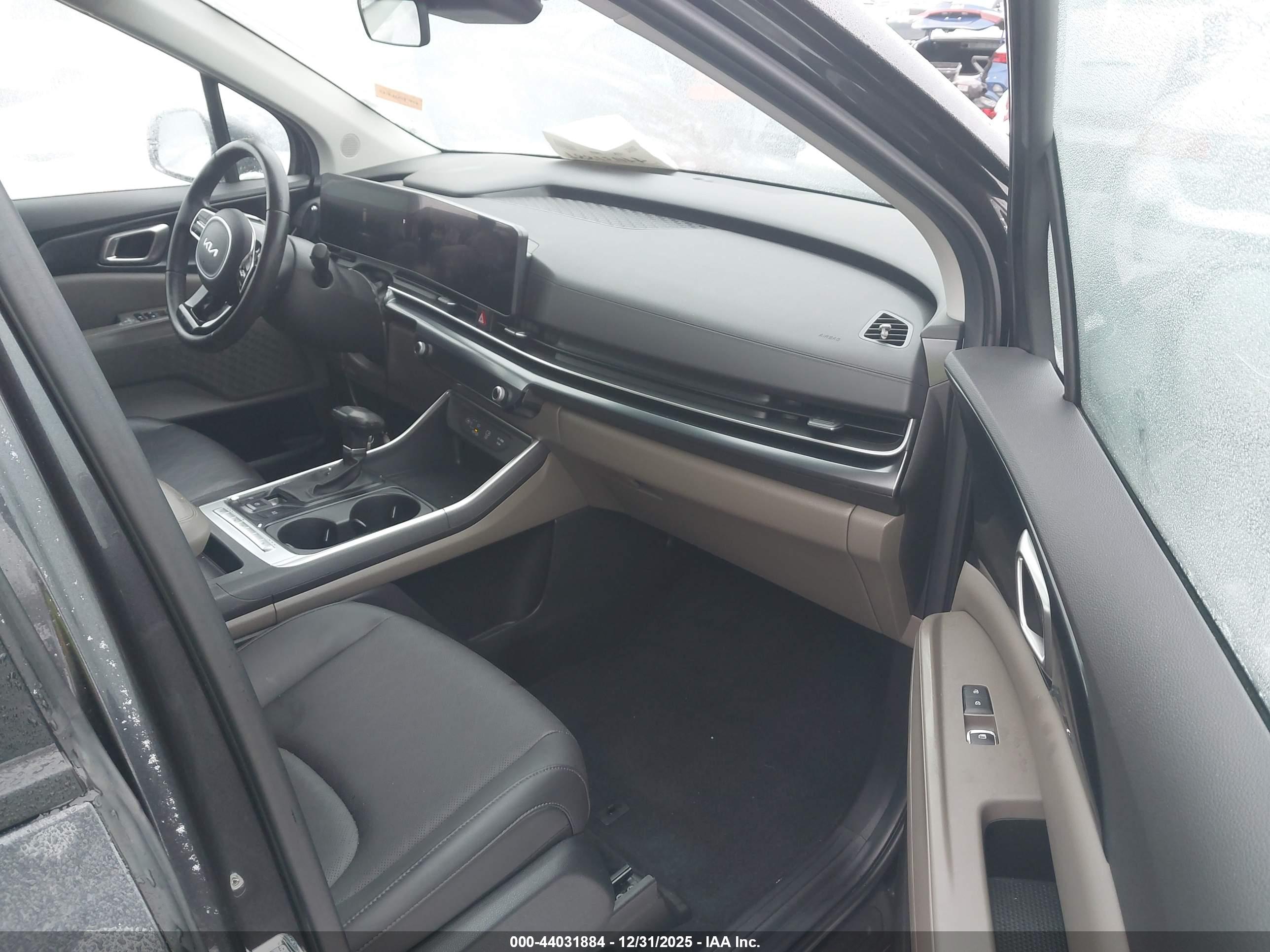 KIA CARNIVAL image 5