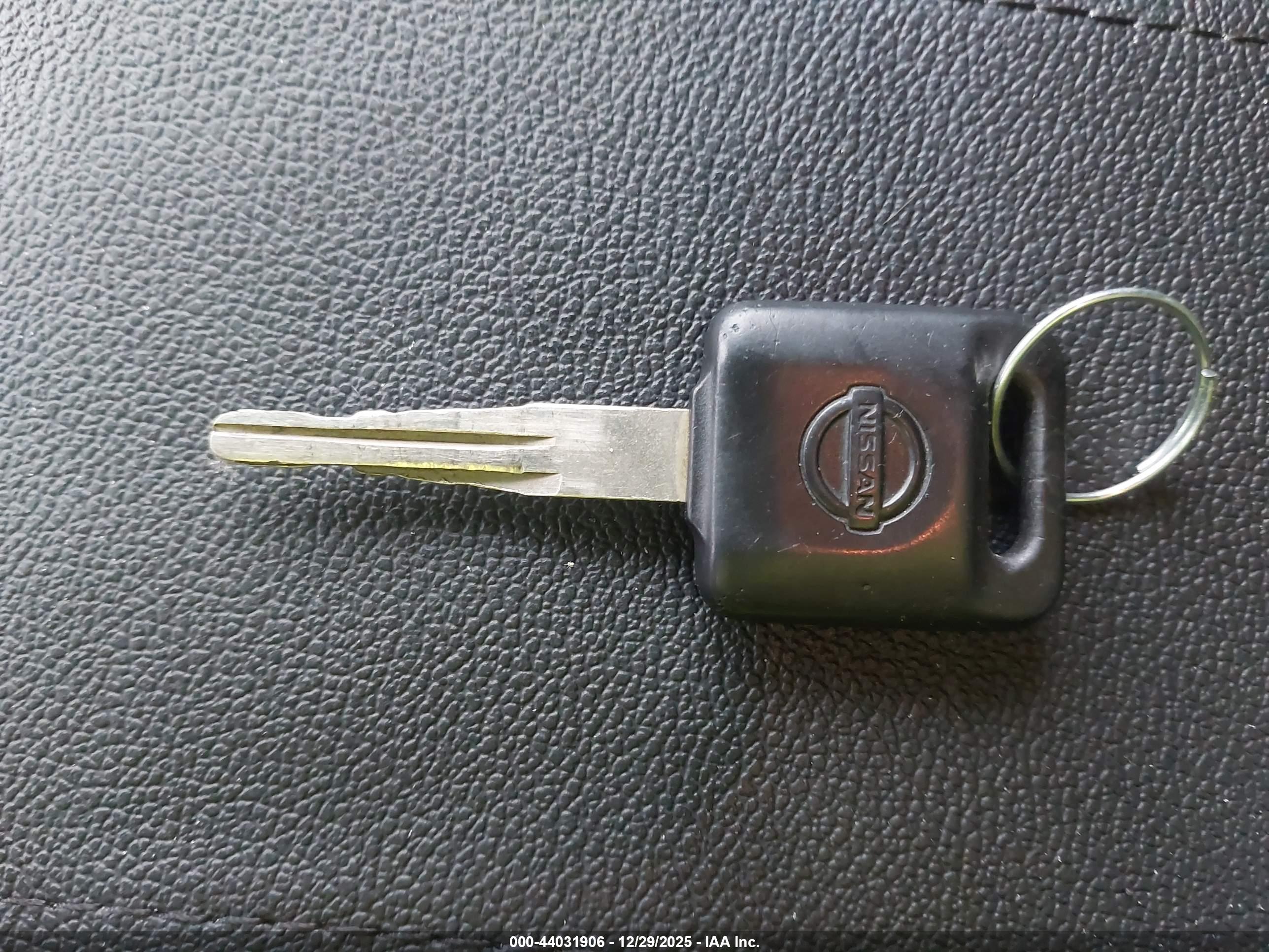 NISSAN VERSA image 11
