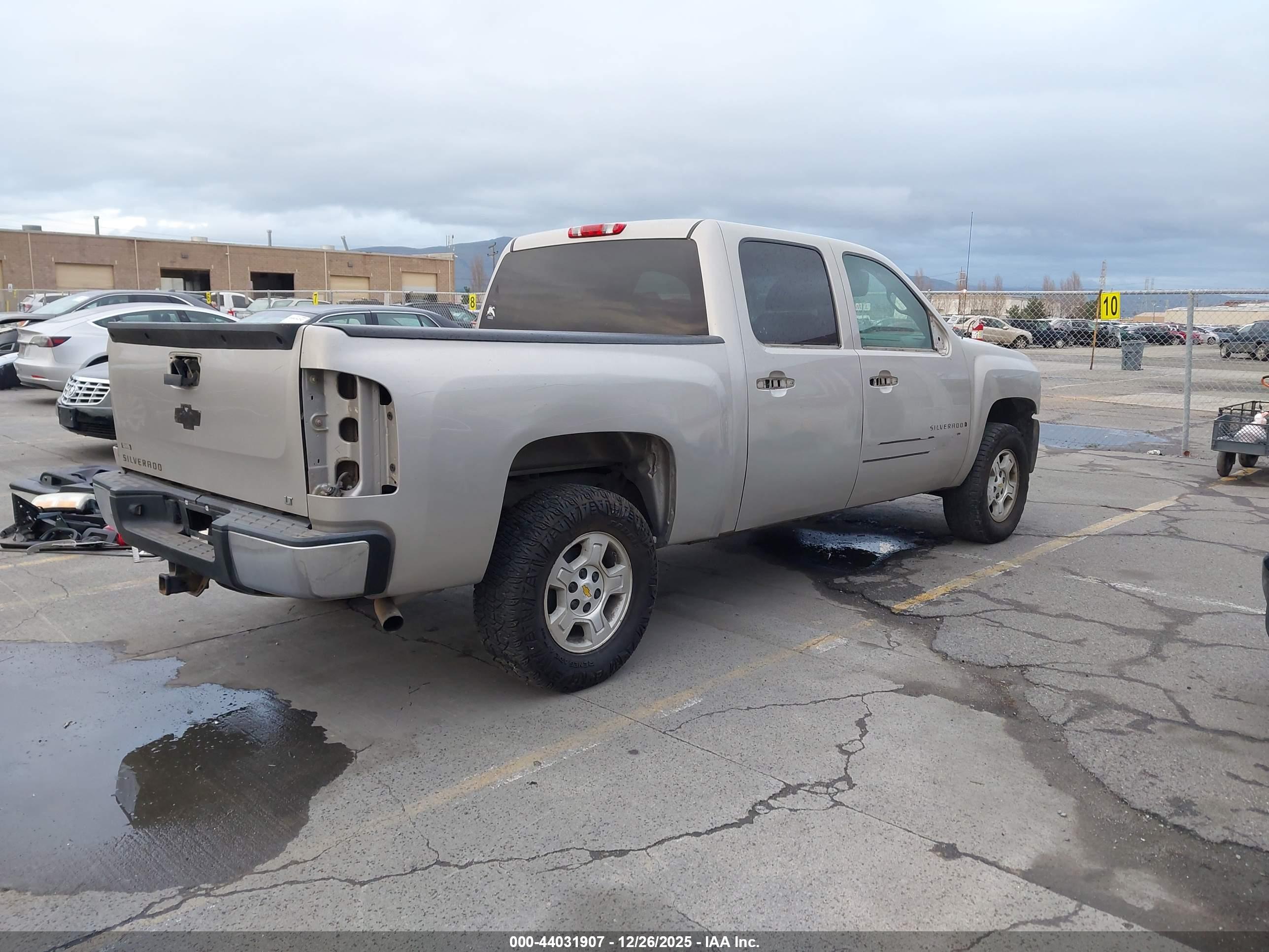 CHEVROLET SILVERADO image 4
