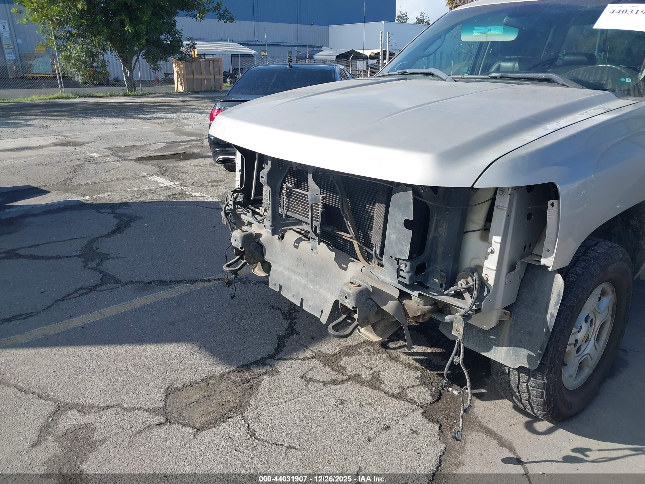 CHEVROLET SILVERADO image 6