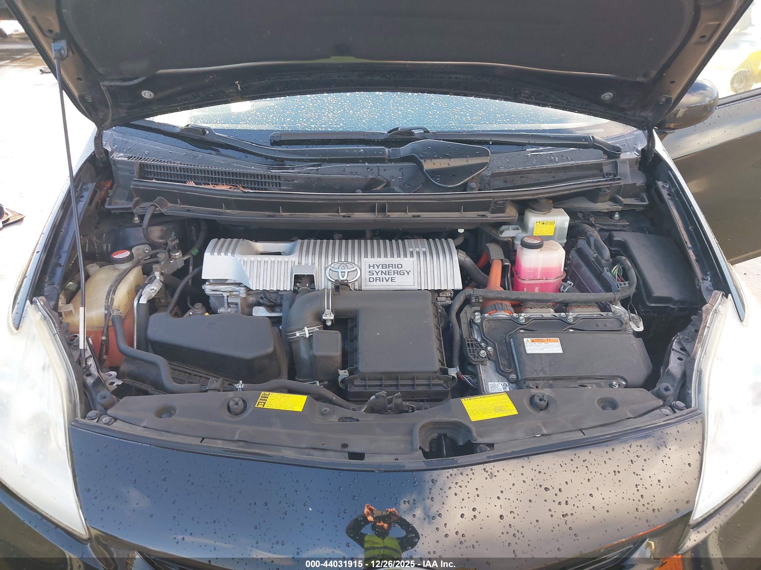 TOYOTA PRIUS image 10