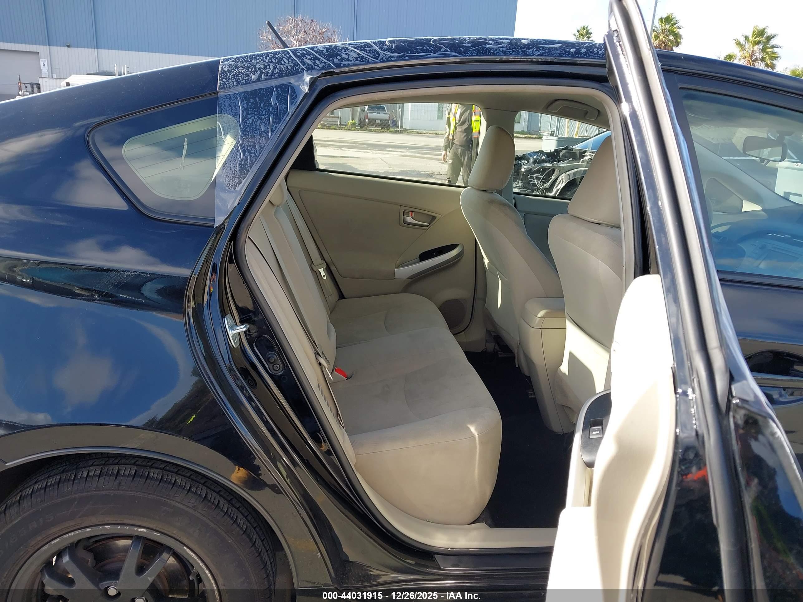 TOYOTA PRIUS image 8