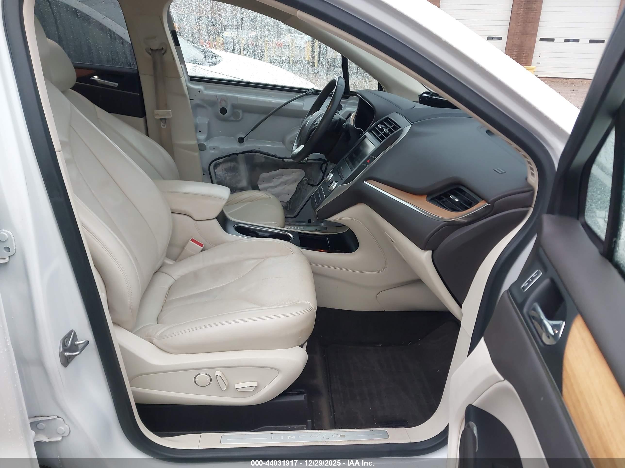 LINCOLN MKC image 5