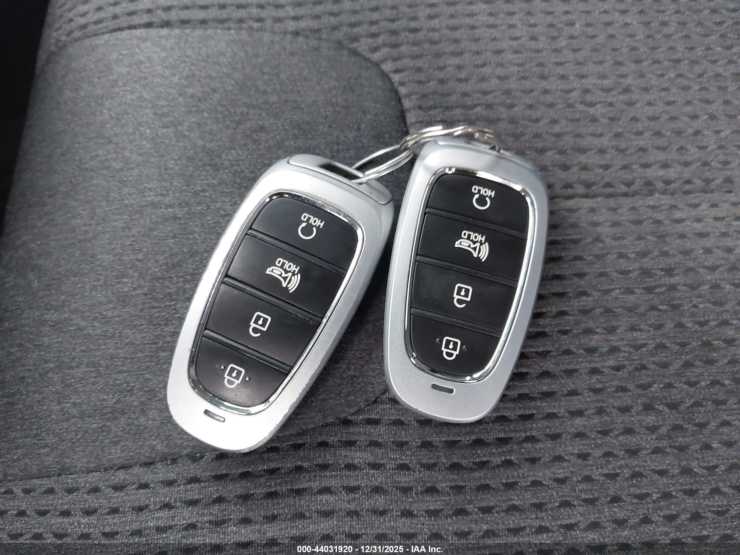 HYUNDAI SANTA image 11