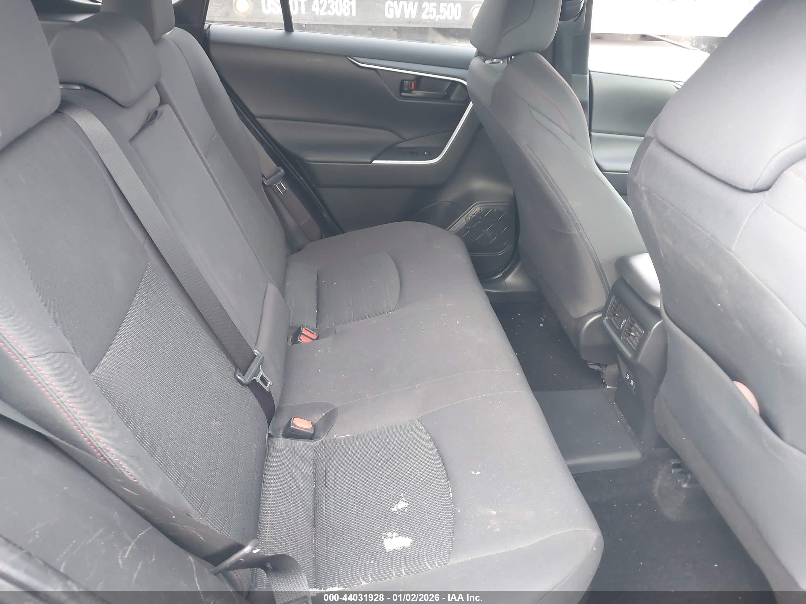 TOYOTA RAV4 image 8