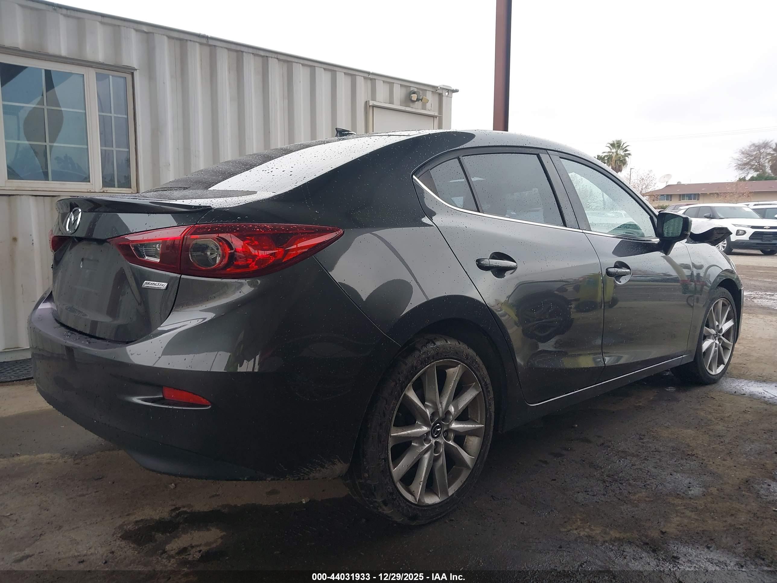 MAZDA MAZDA3 image 4