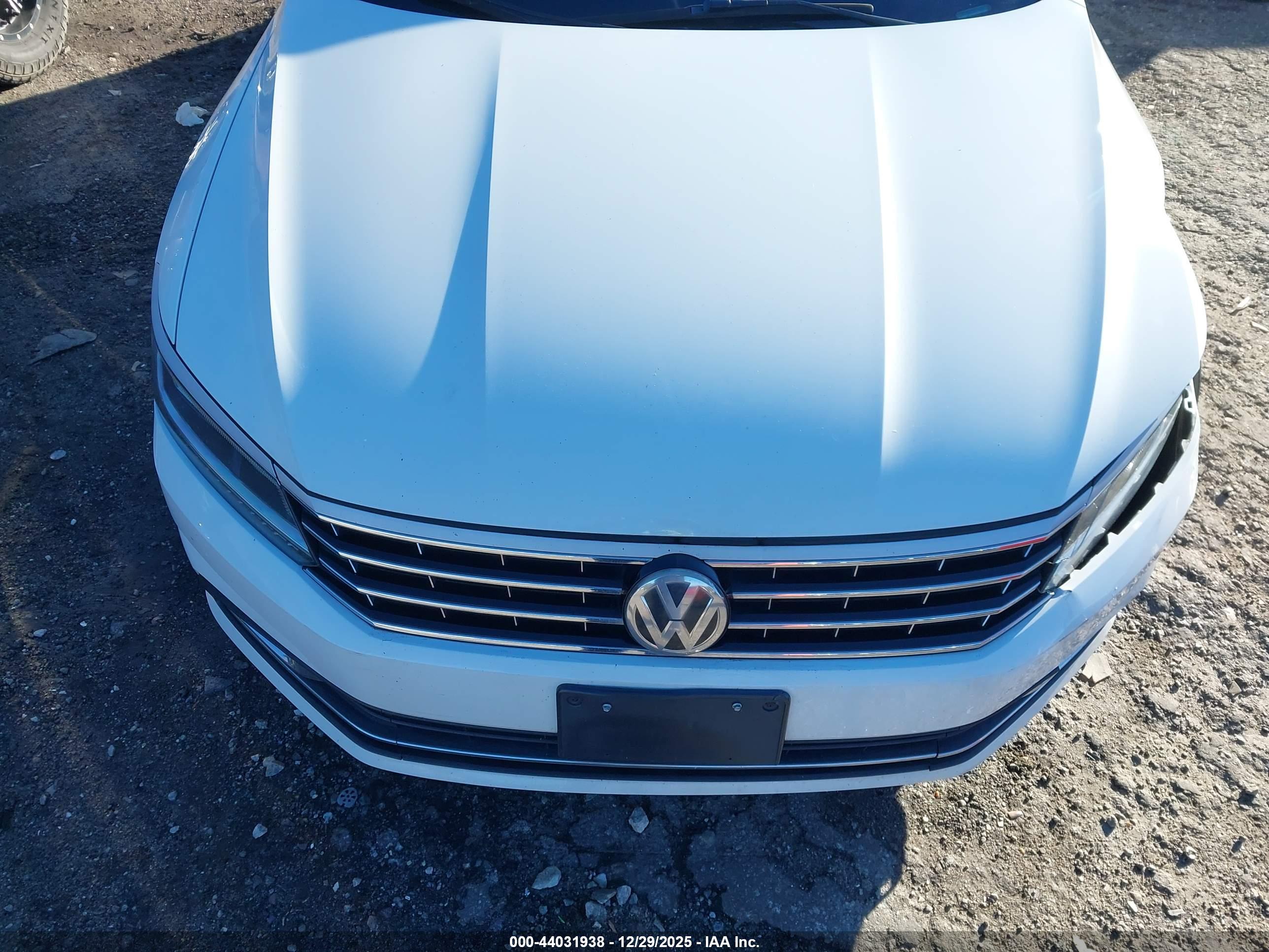 VOLKSWAGEN PASSAT image 10