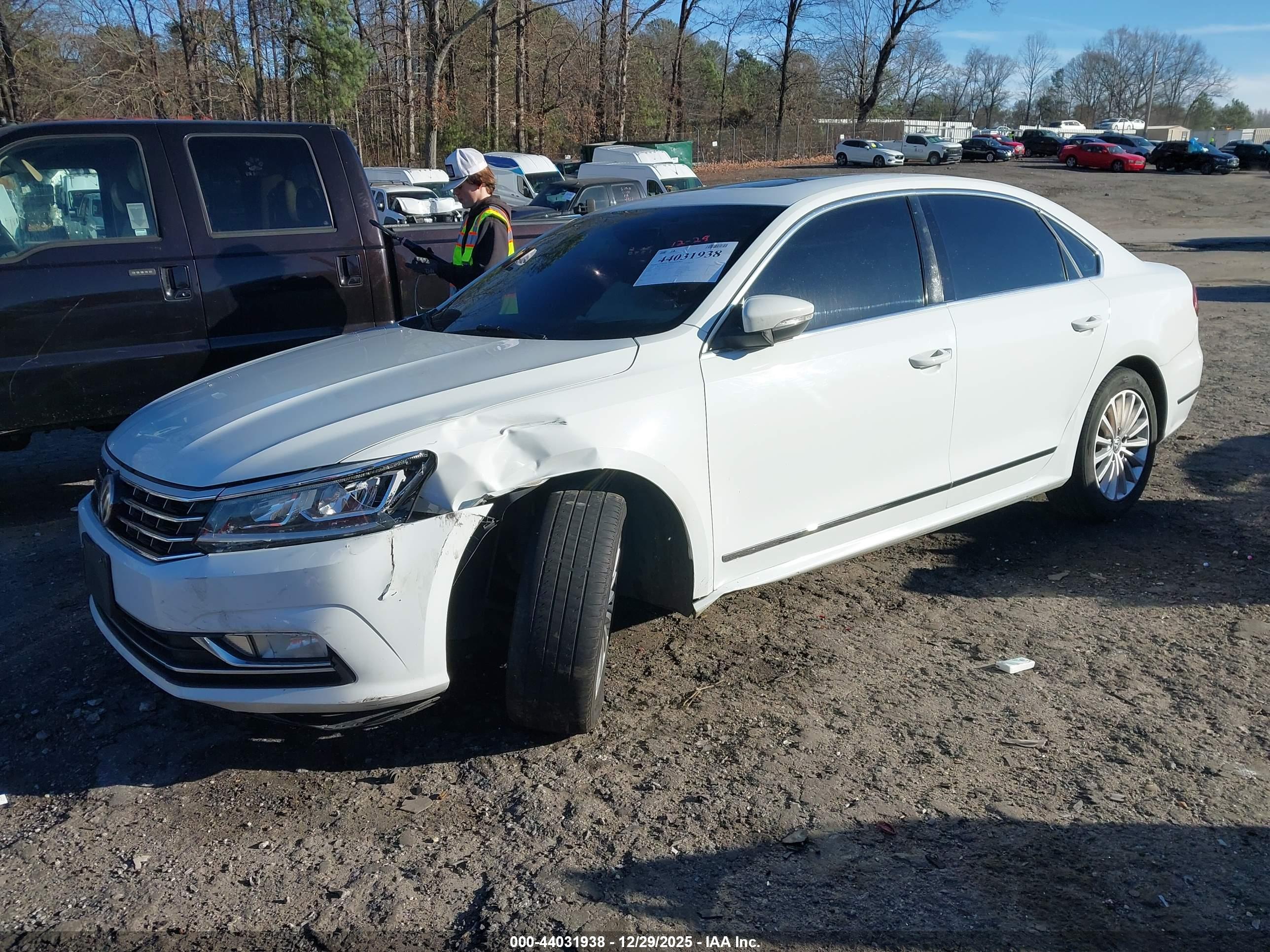 VOLKSWAGEN PASSAT image 2