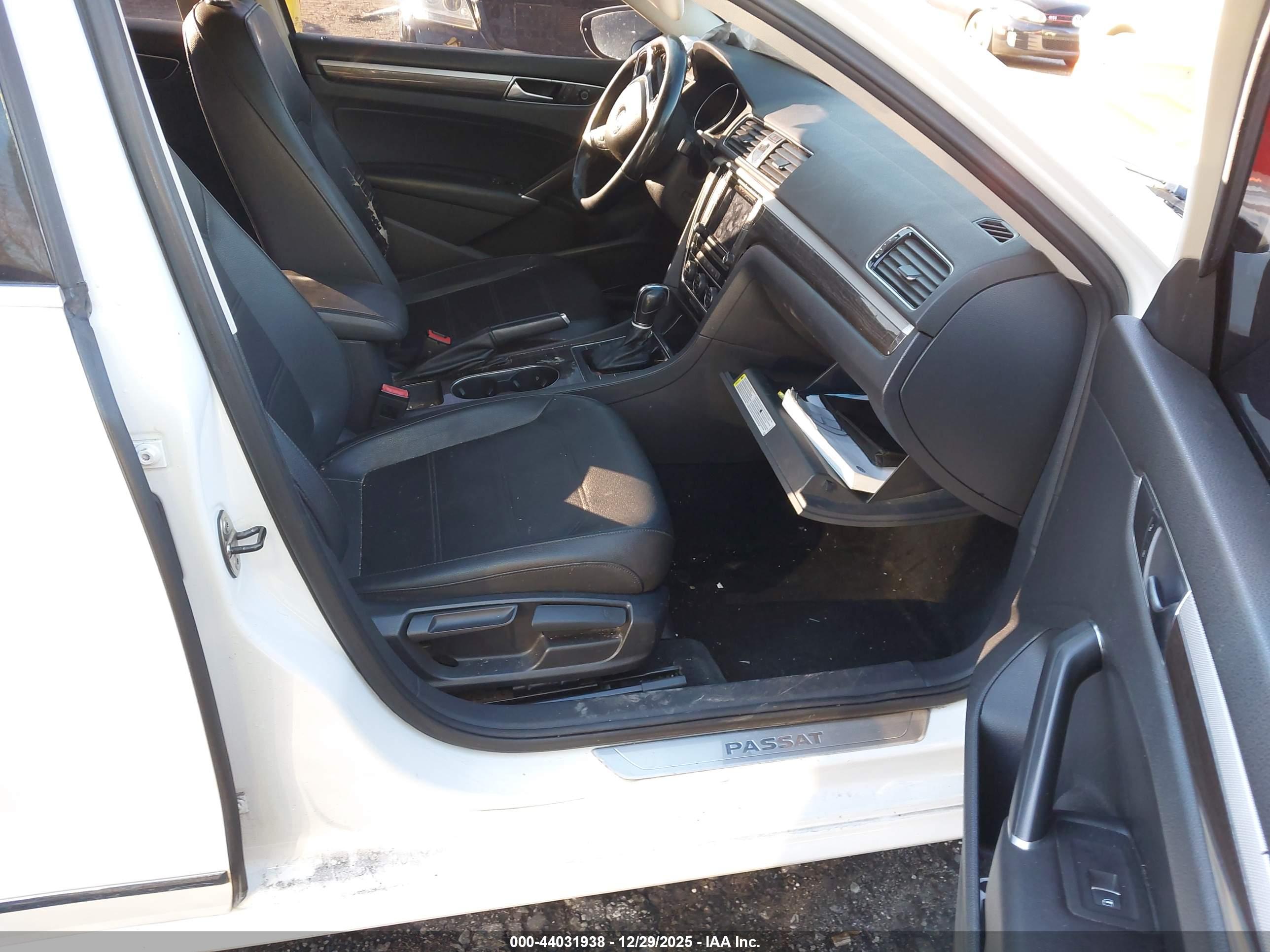 VOLKSWAGEN PASSAT image 5