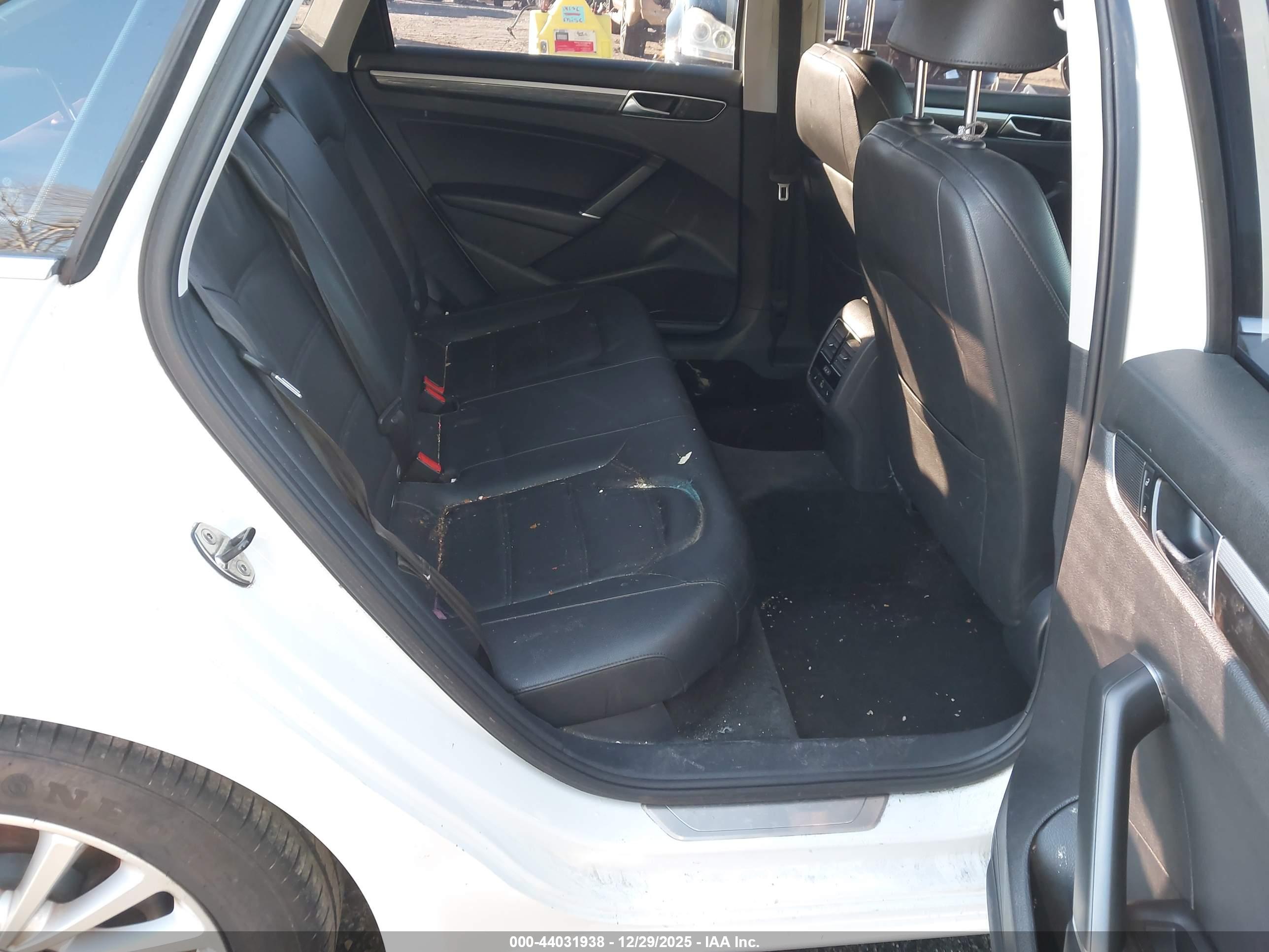 VOLKSWAGEN PASSAT image 8
