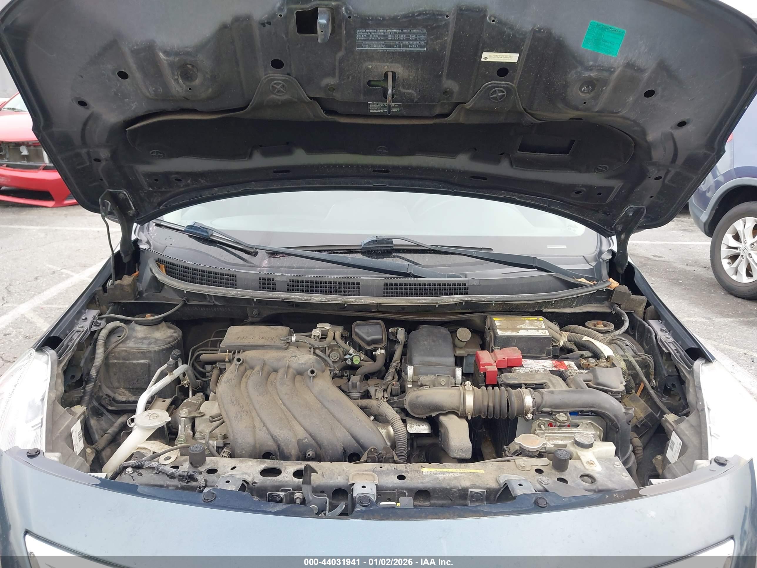 NISSAN VERSA image 10