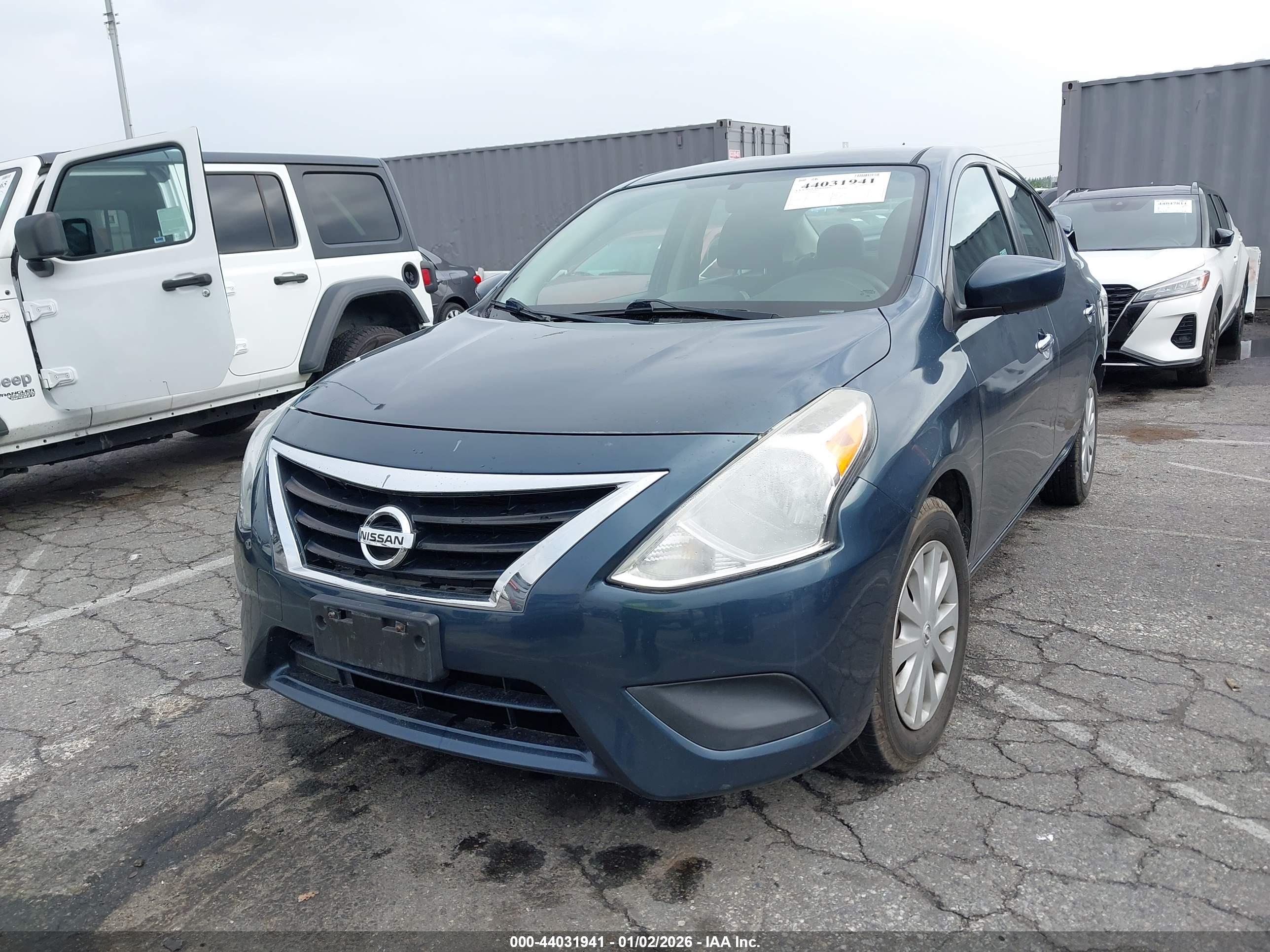 NISSAN VERSA image 2
