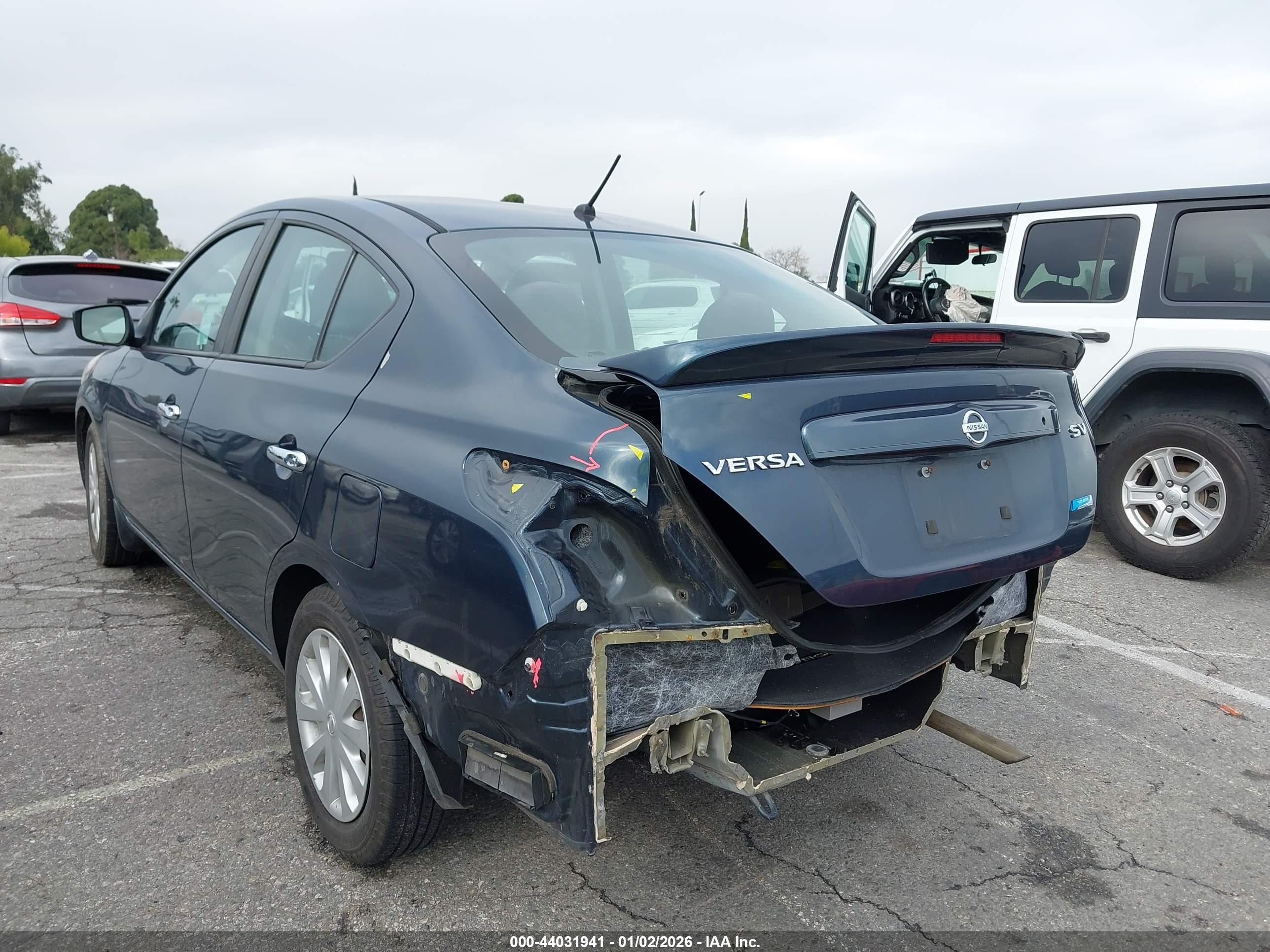 NISSAN VERSA image 3