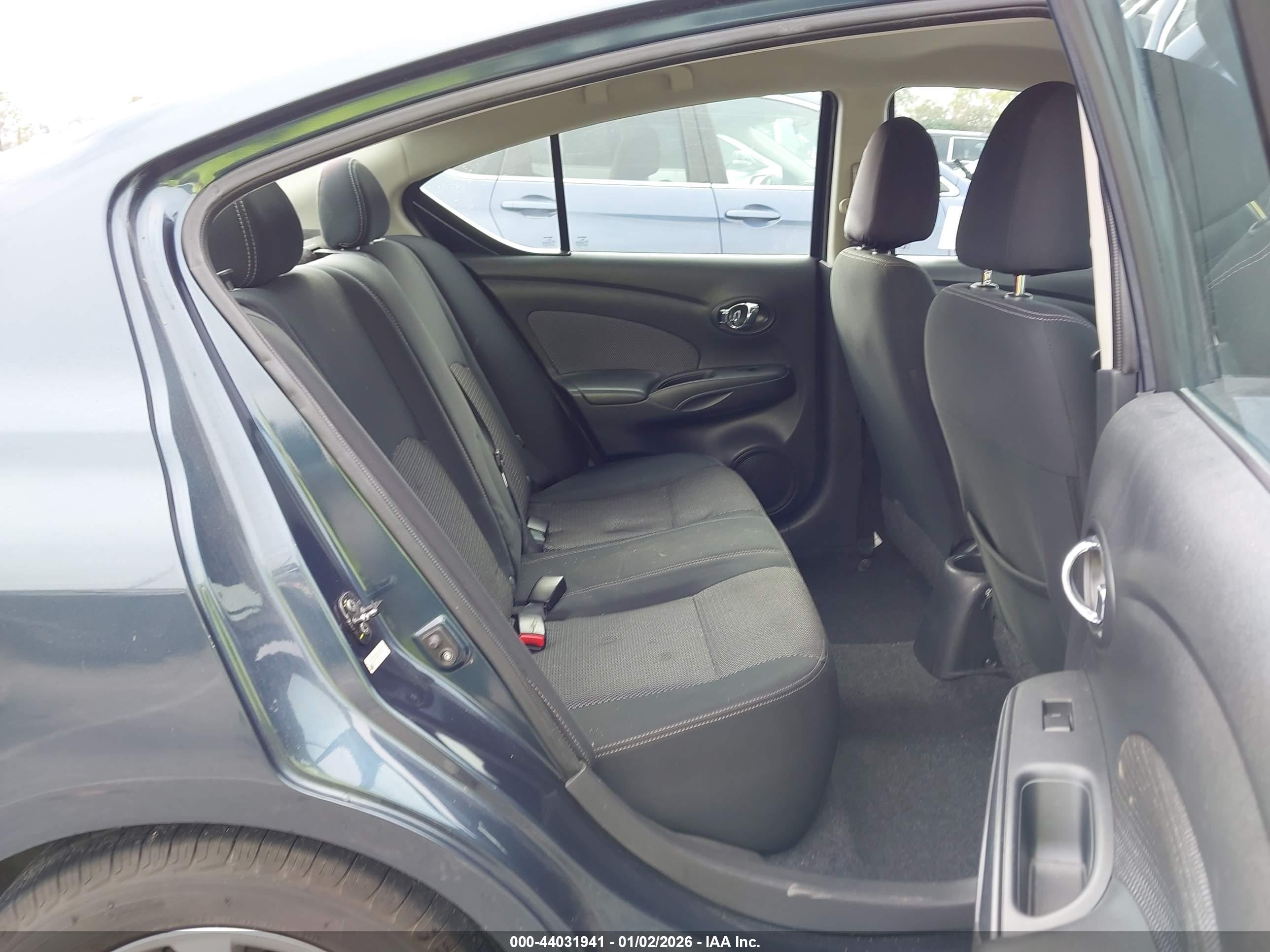 NISSAN VERSA image 8