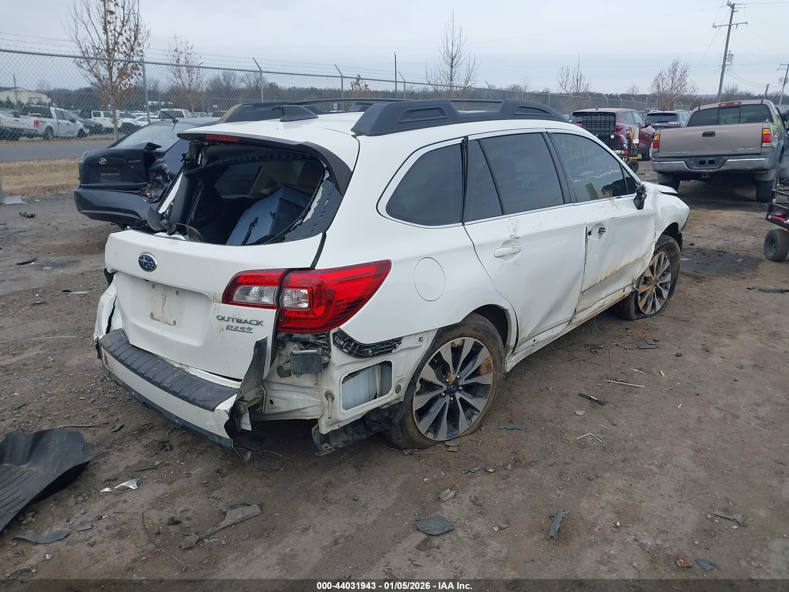 SUBARU OUTBACK image 4