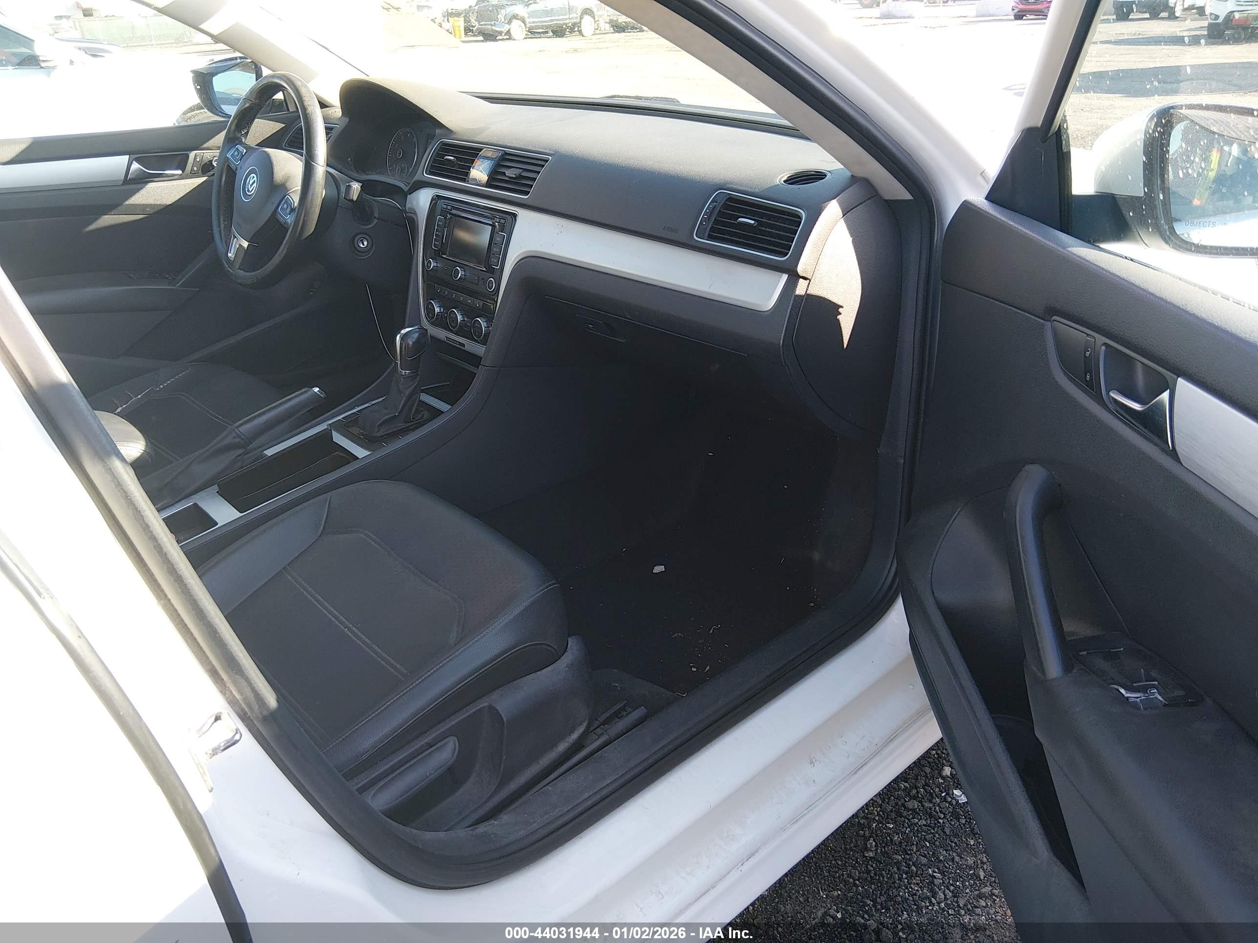 VOLKSWAGEN PASSAT image 5