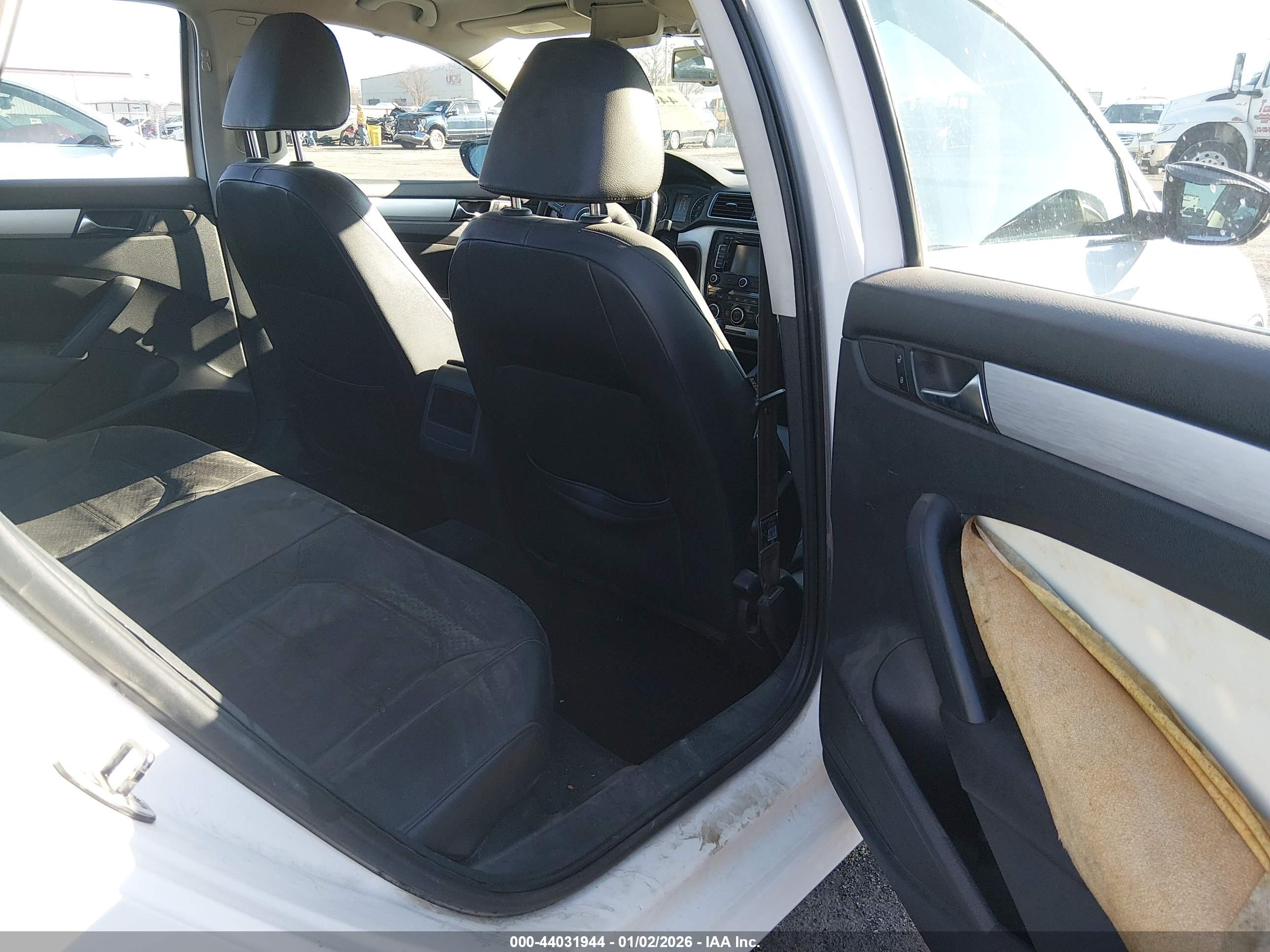 VOLKSWAGEN PASSAT image 8