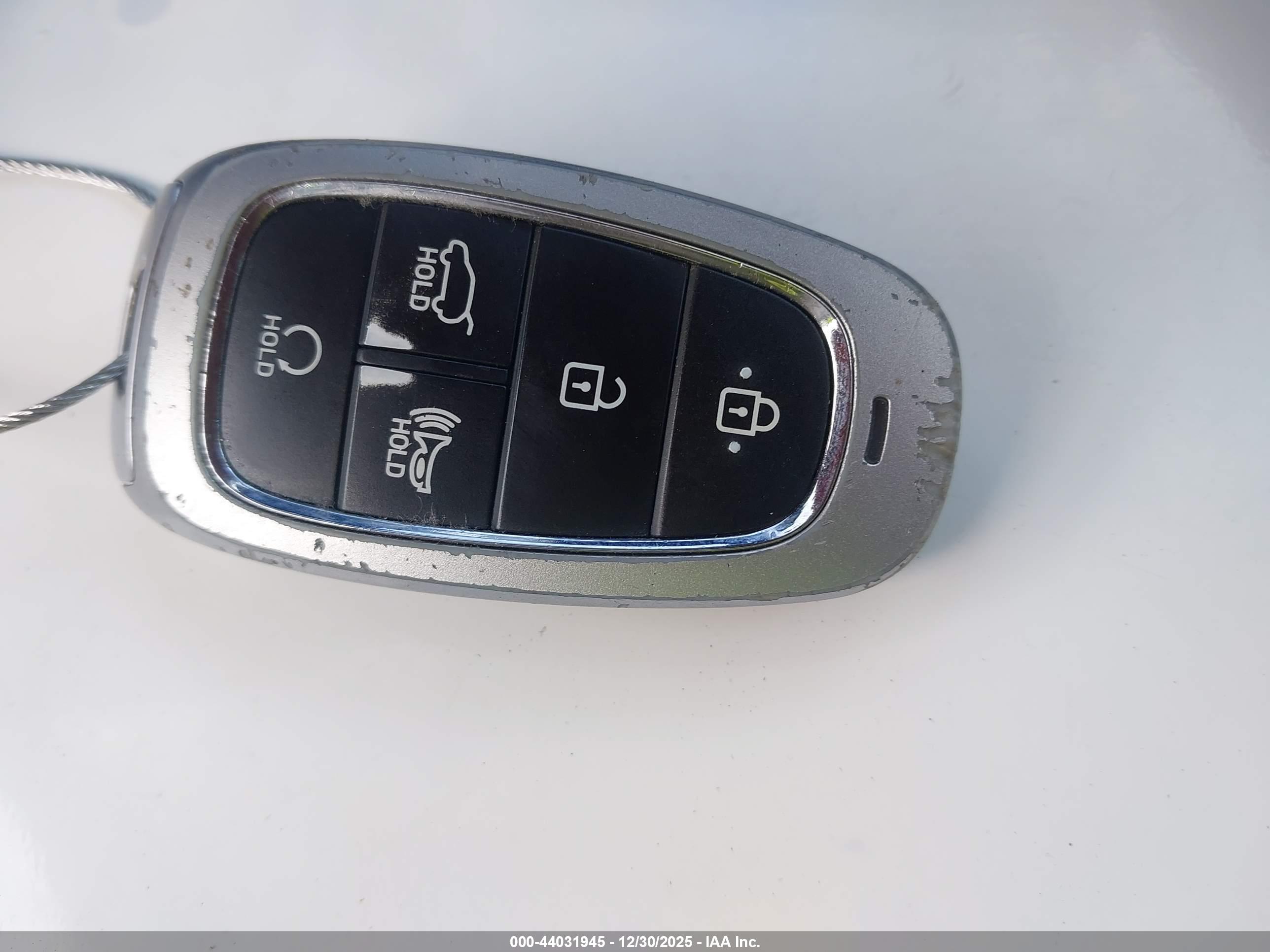 HYUNDAI SANTA image 11