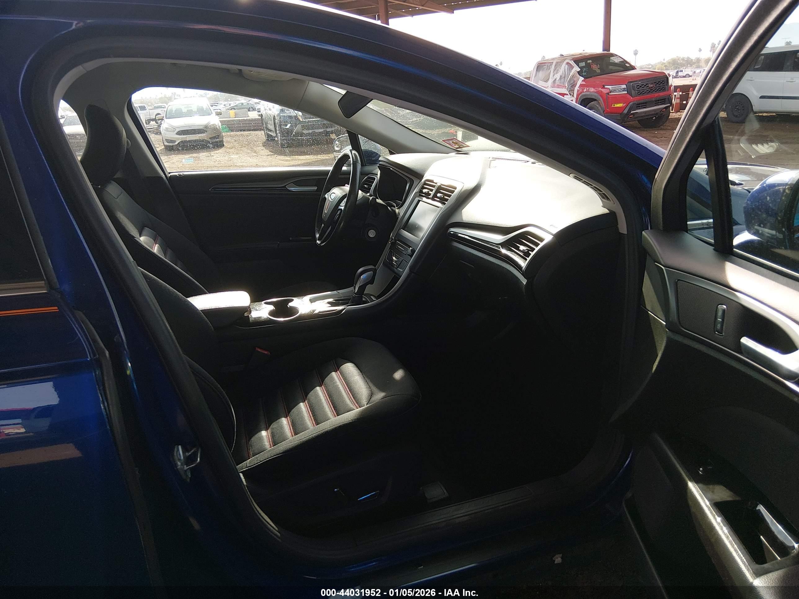 FORD FUSION image 5