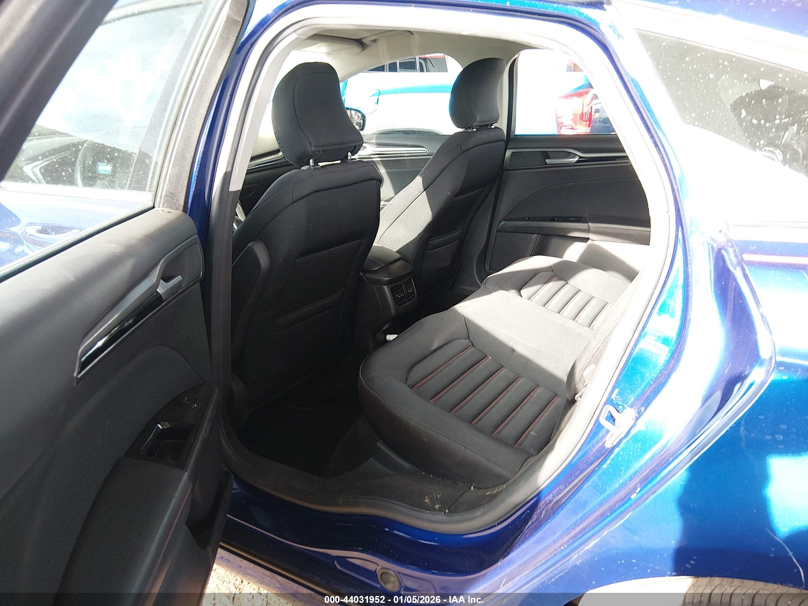 FORD FUSION image 8