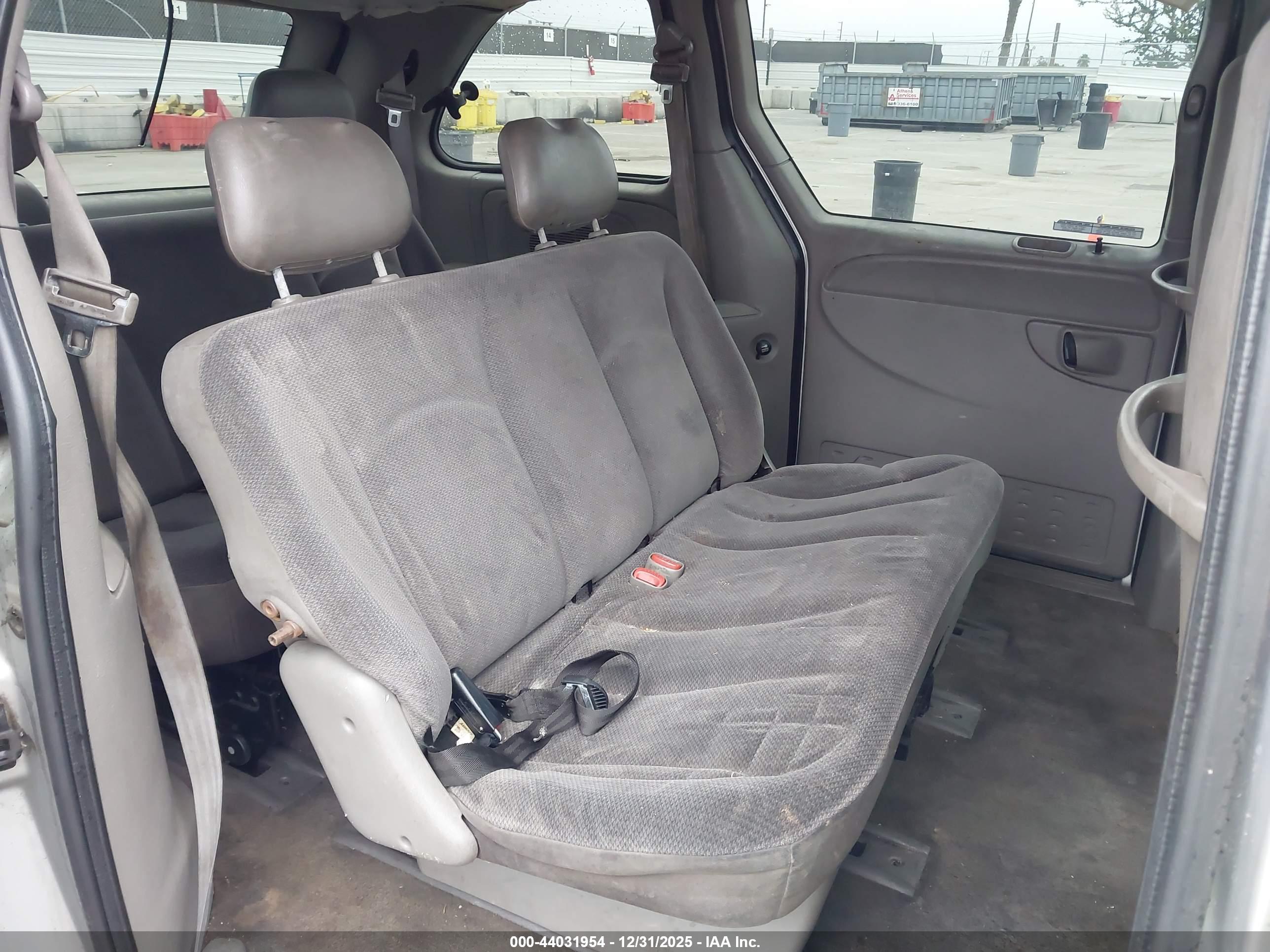 DODGE CARAVAN image 8