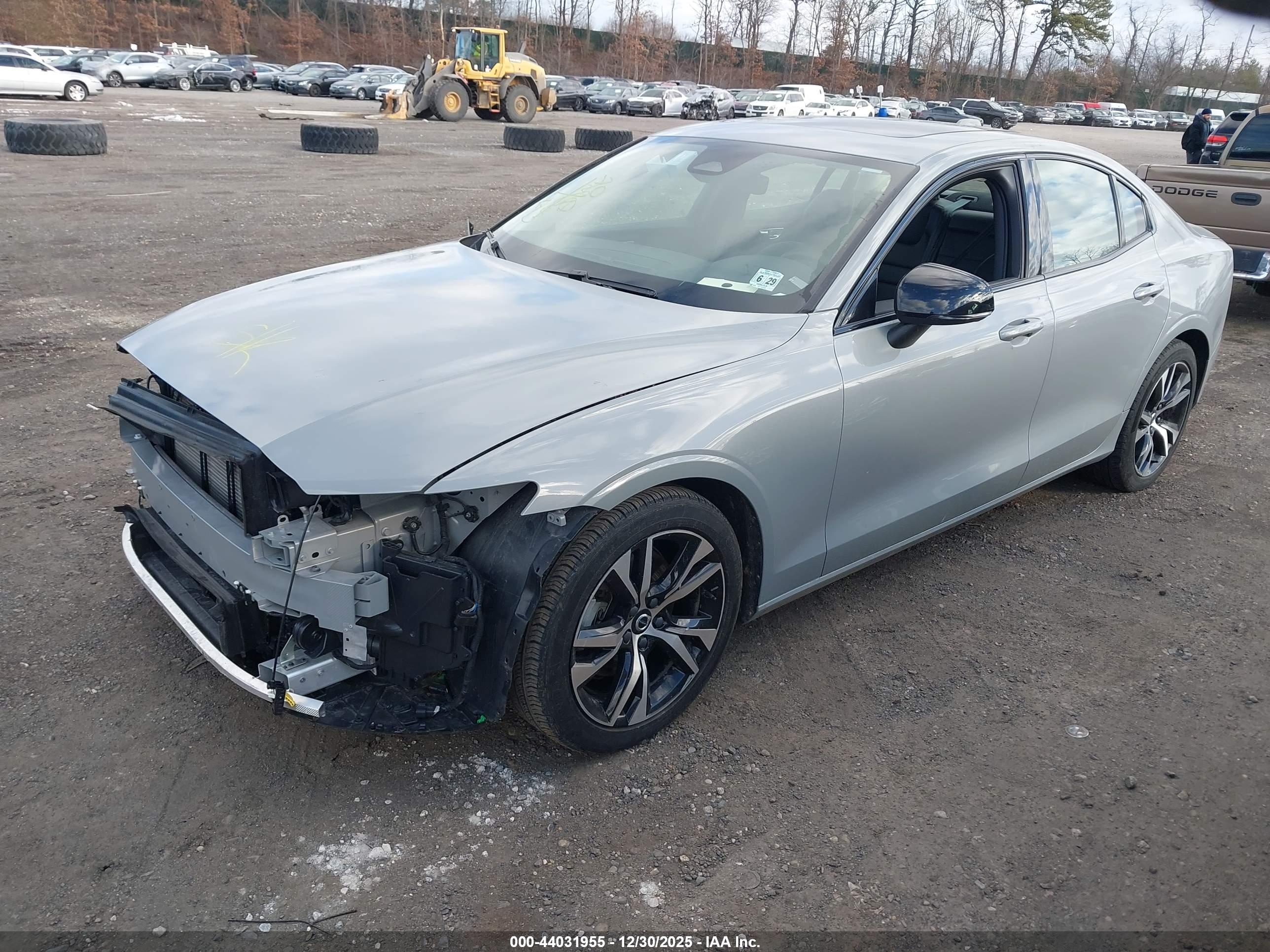 VOLVO S60 image 2