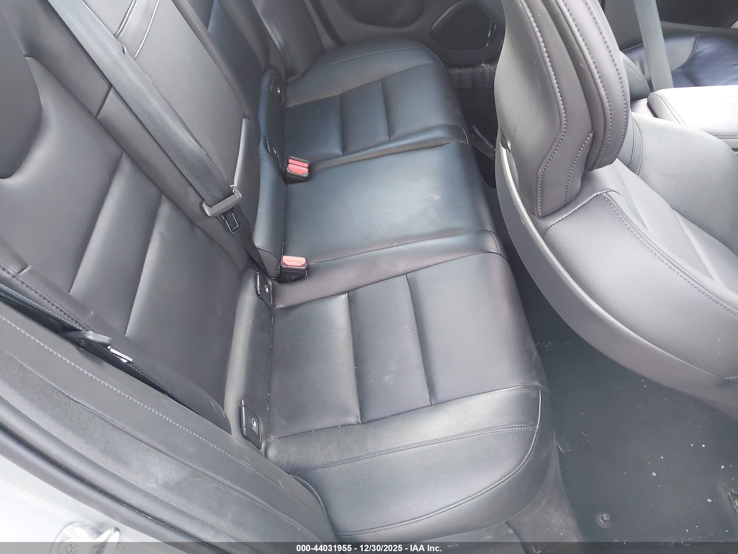 VOLVO S60 image 8
